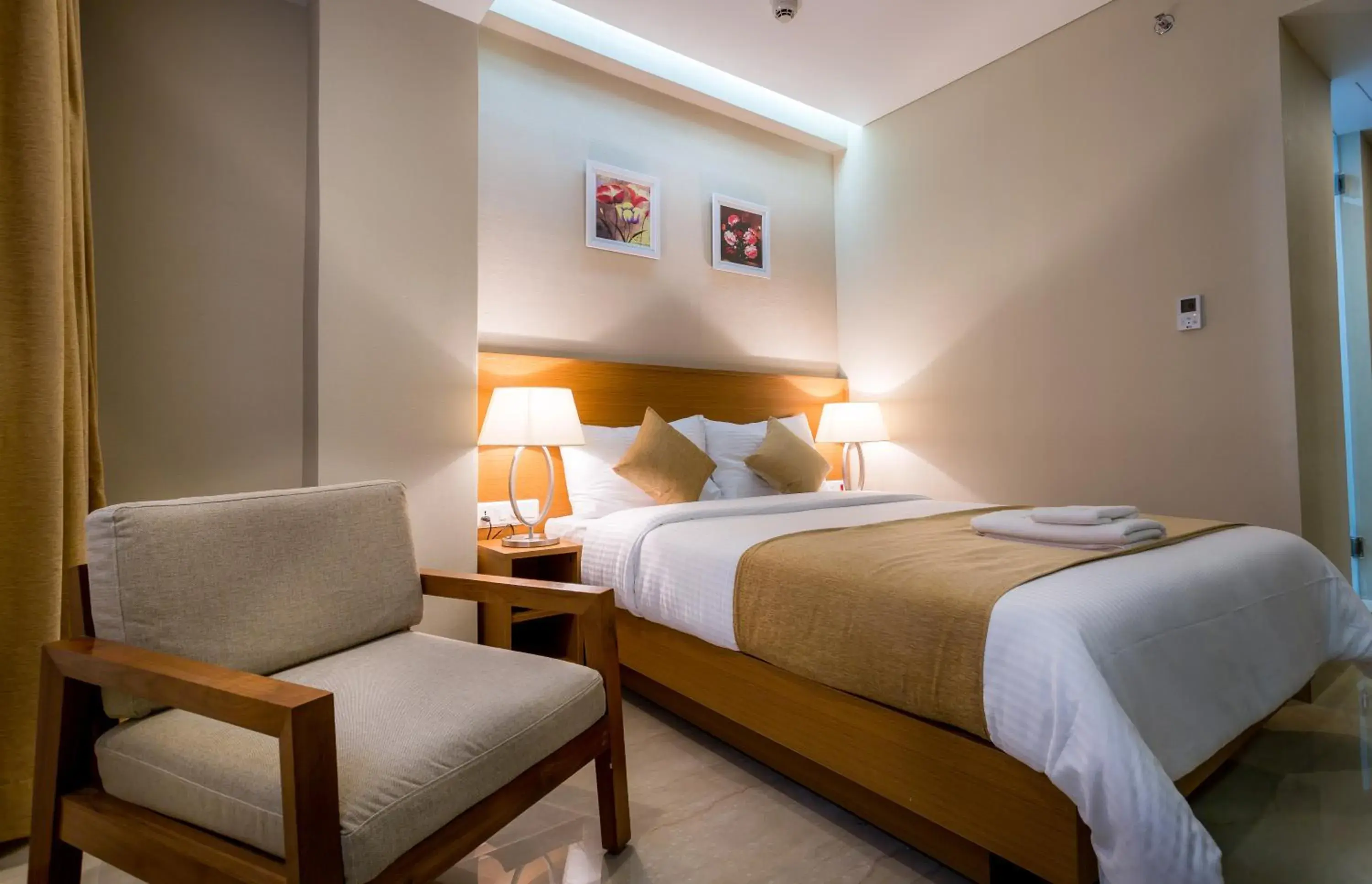 Photo of the whole room, Bed in Classic Grande,a Member of Radisson Photo of the whole room, Bed in Classic Grande,a Member of Radisson