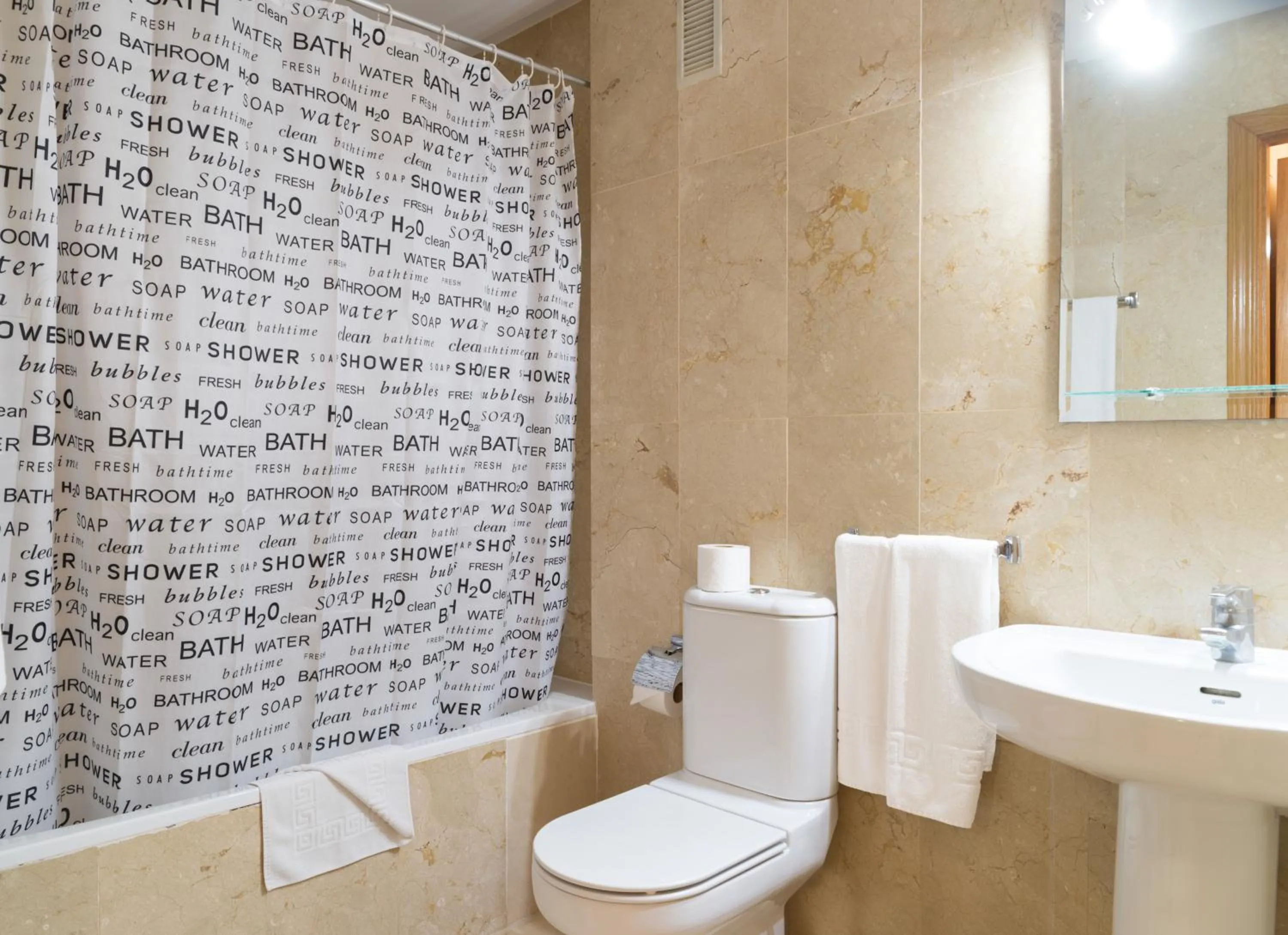 Shower in Gemelos 20 - Beninter All Inclusive