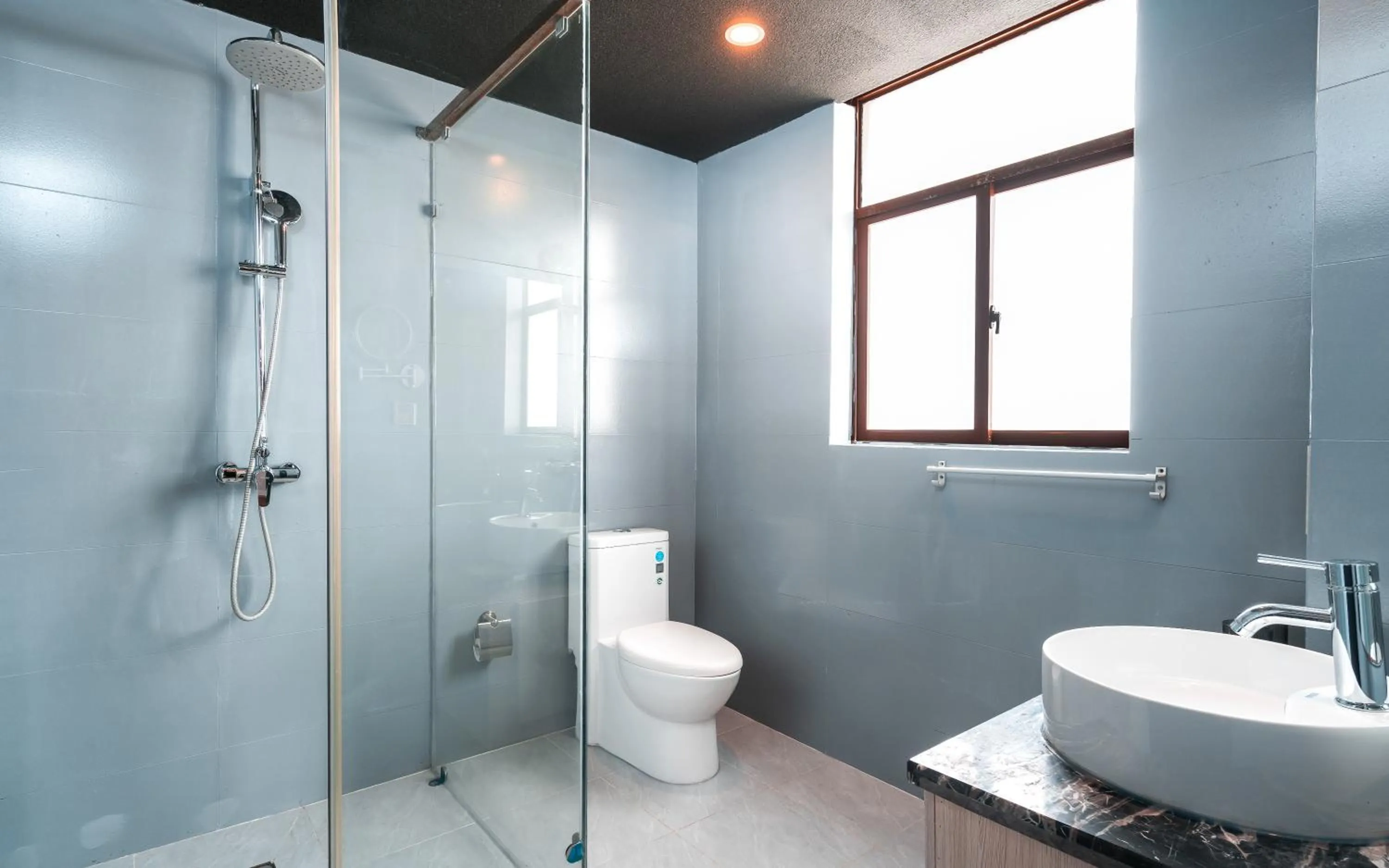 Shower in Lijiang Gemmer Hotel