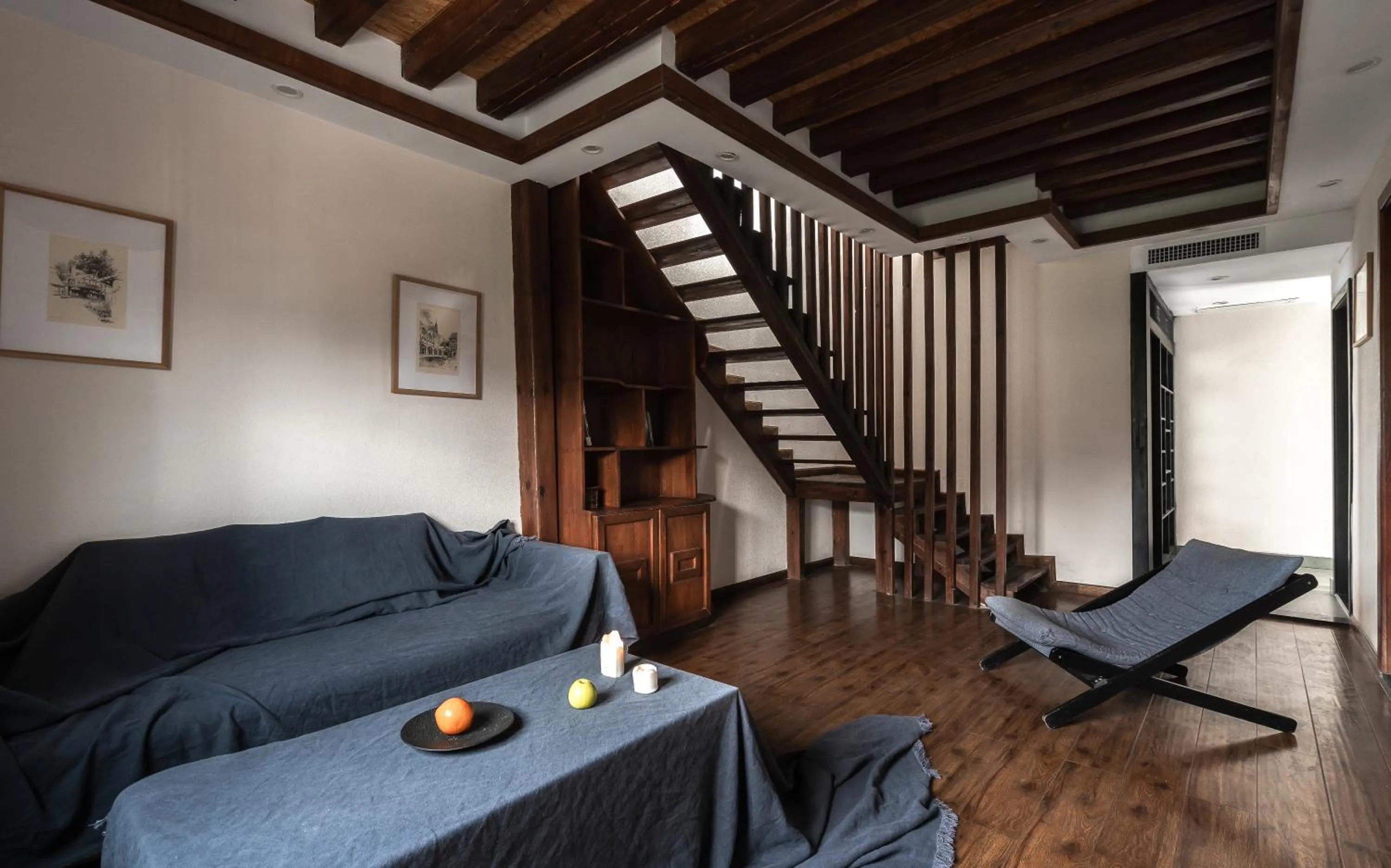 Living room in Lijiang Gemmer Hotel