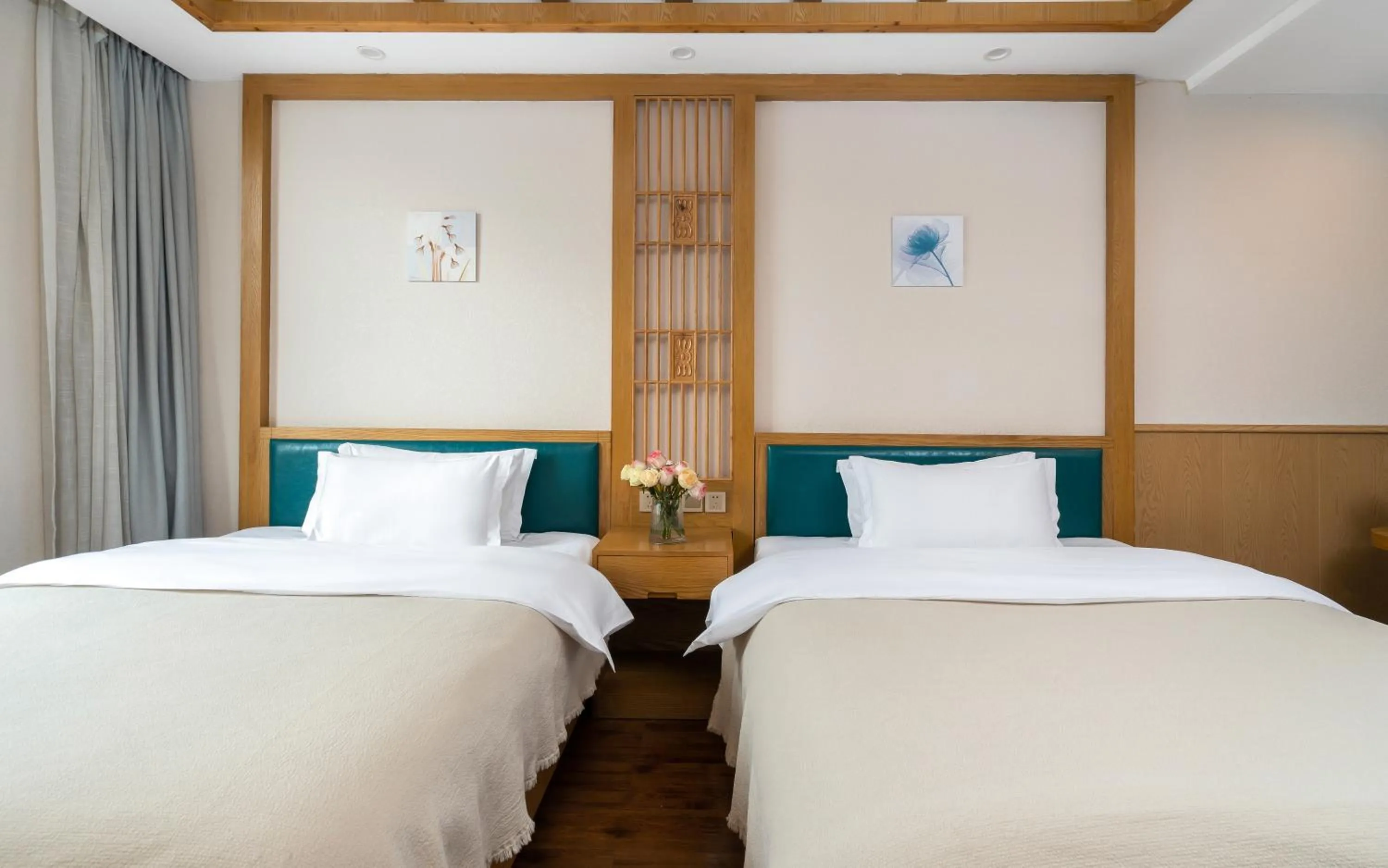 Bed in Lijiang Gemmer Hotel