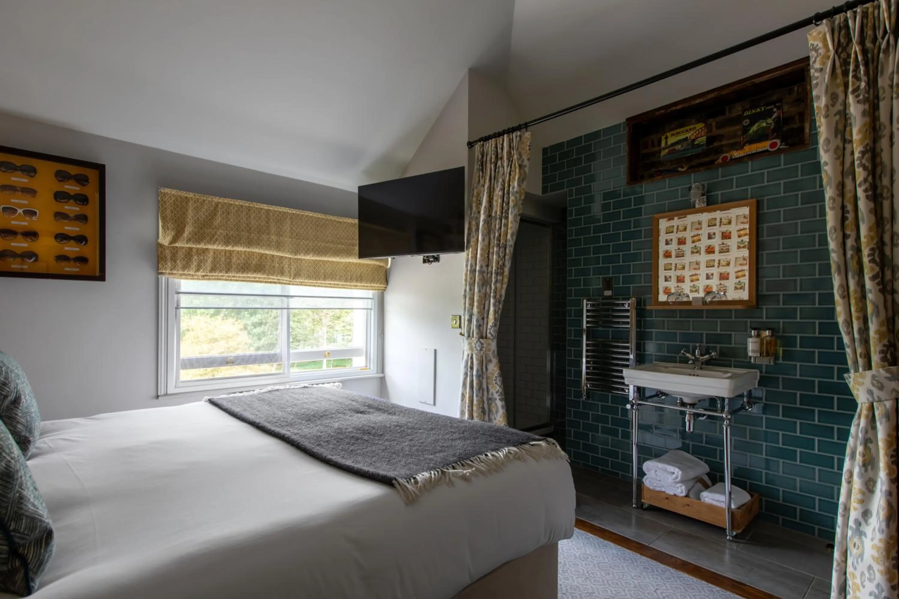 Bedroom, Bed in The Pilot Inn