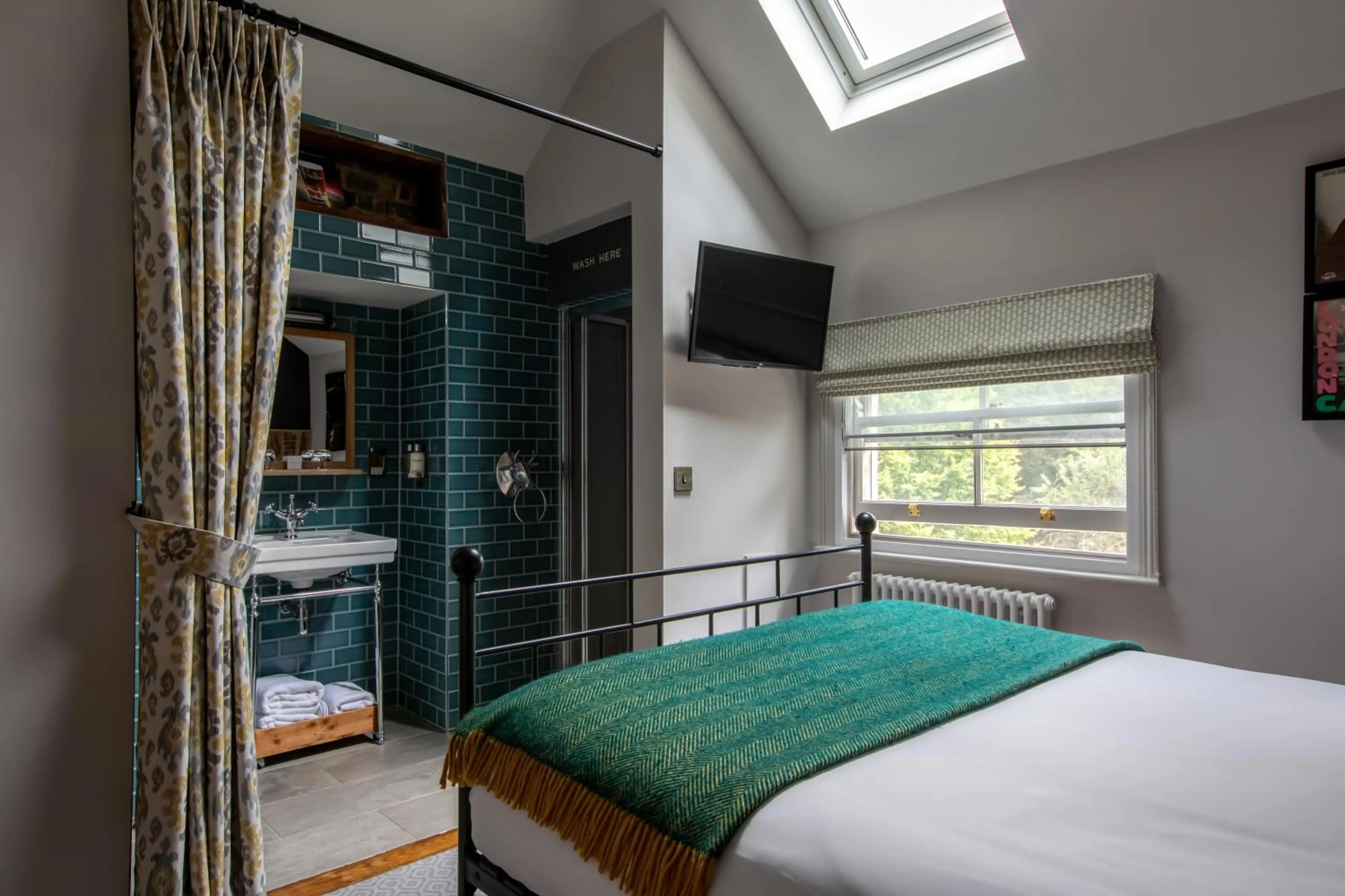 Bedroom, Bed in The Pilot Inn