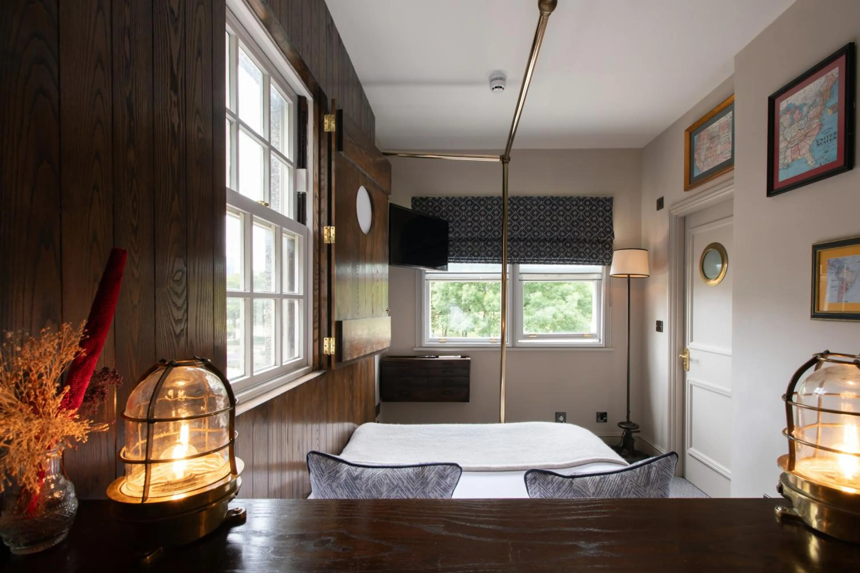 Bedroom, Bed in The Pilot Inn