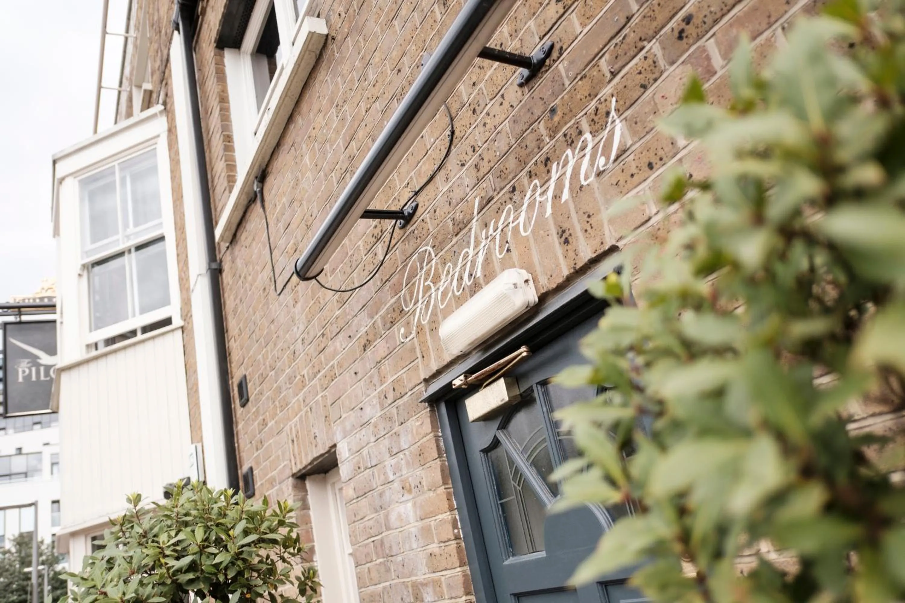 Facade/entrance in The Pilot Inn