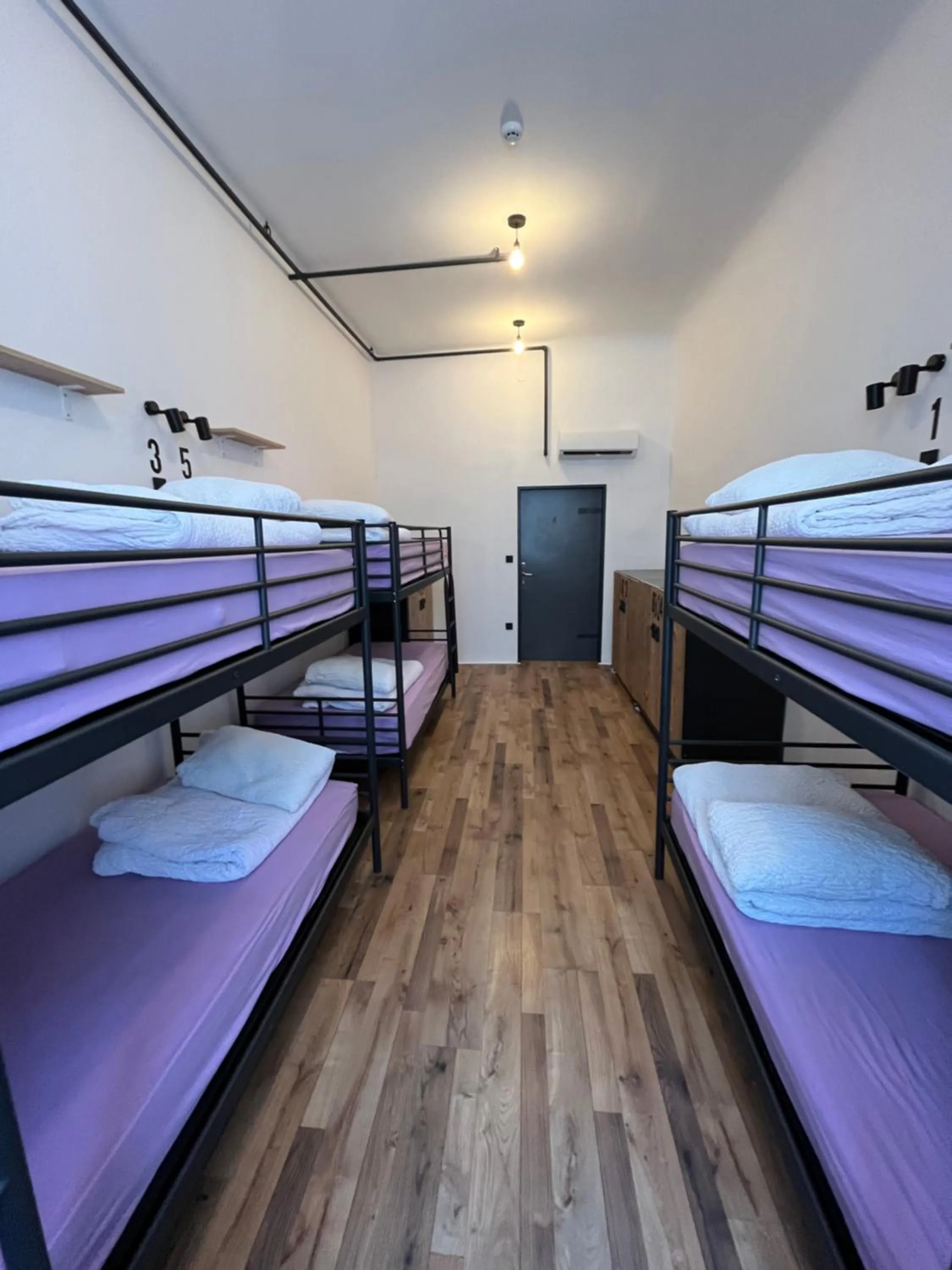 Bed in 6-Bed Mixed Dormitory Room in AdHoc Hostel
