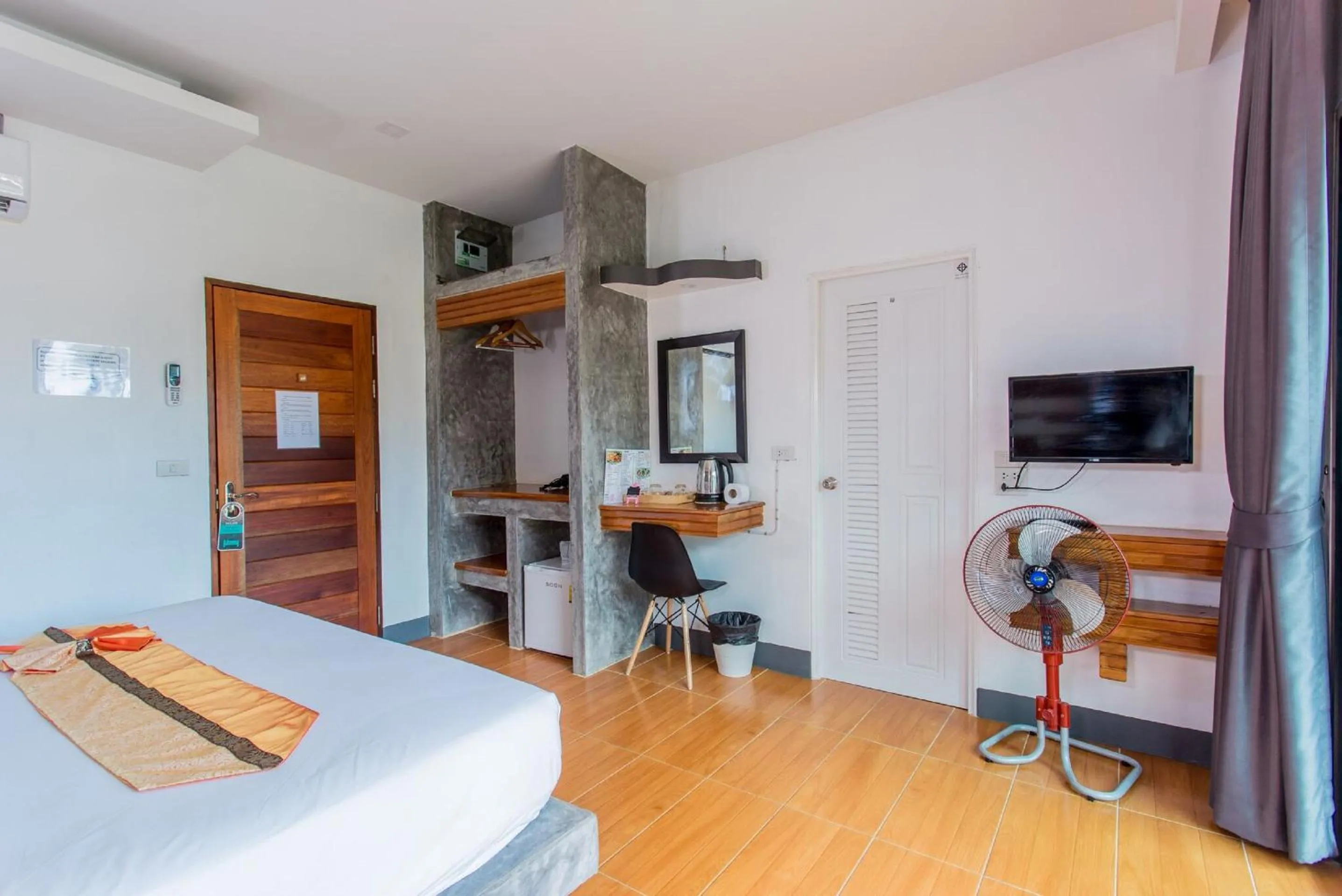 Photo of the whole room, Bed in The Ozo Kohtao