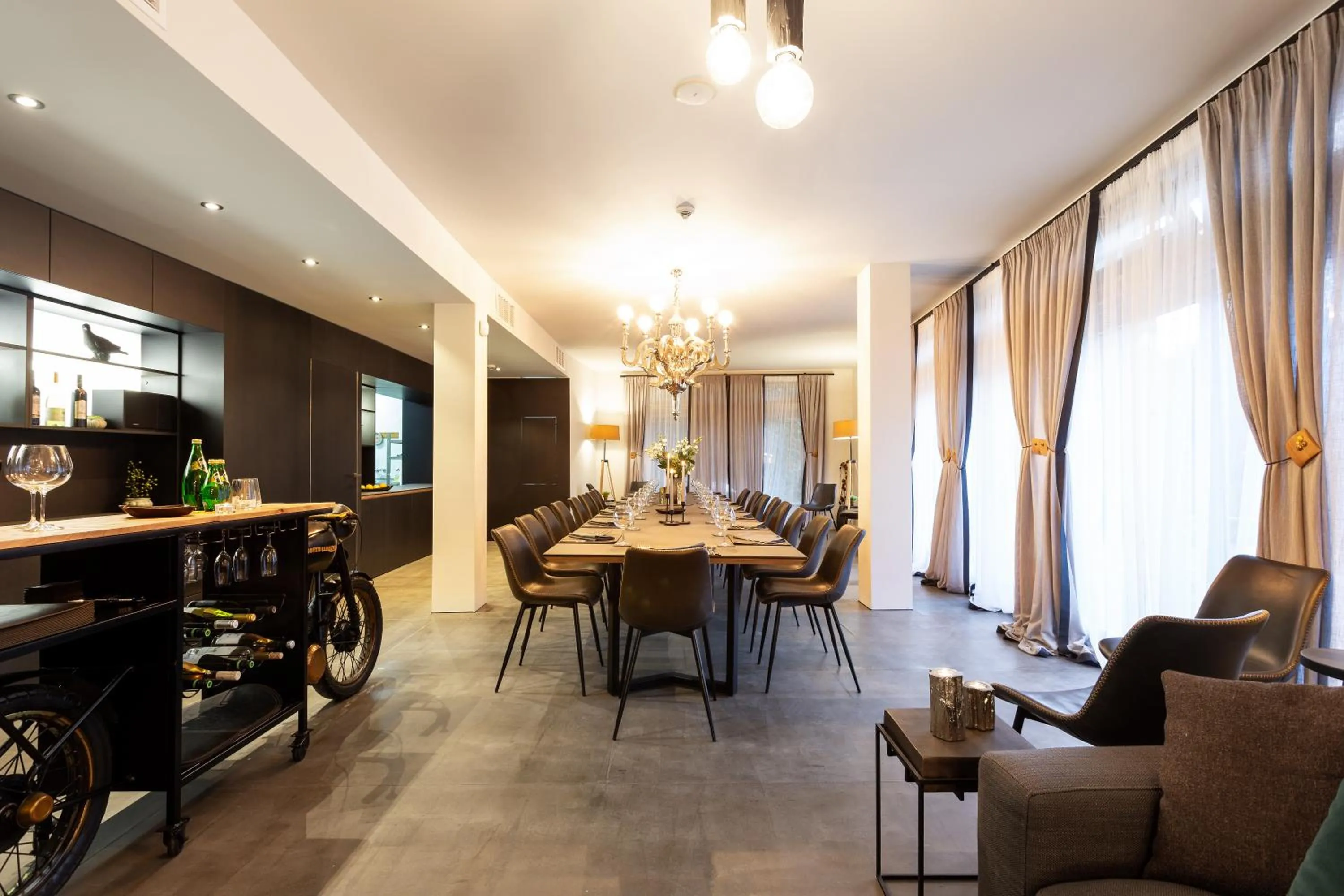 Restaurant/places to eat in Villa Sokol