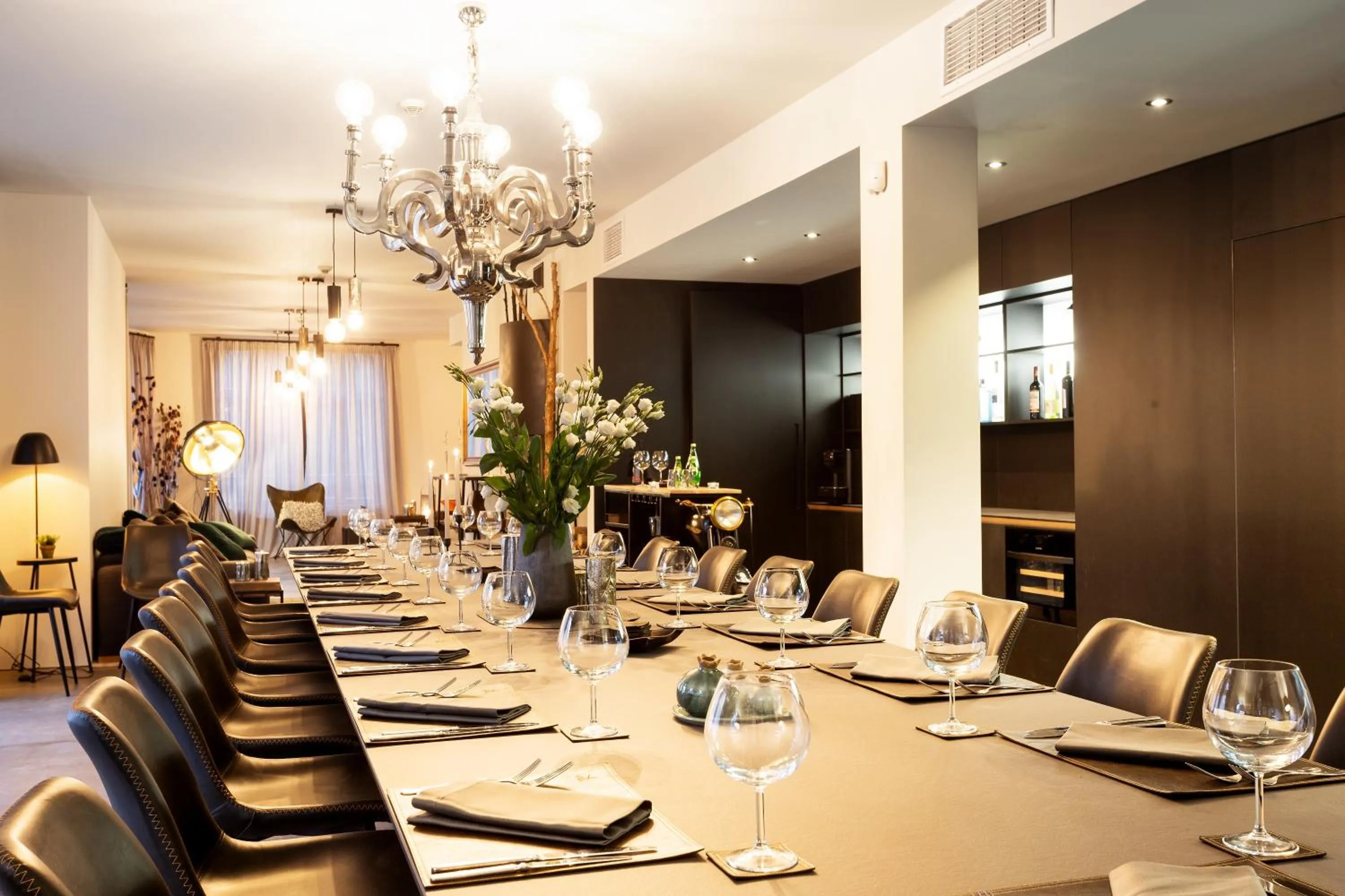 Restaurant/places to eat in Villa Sokol