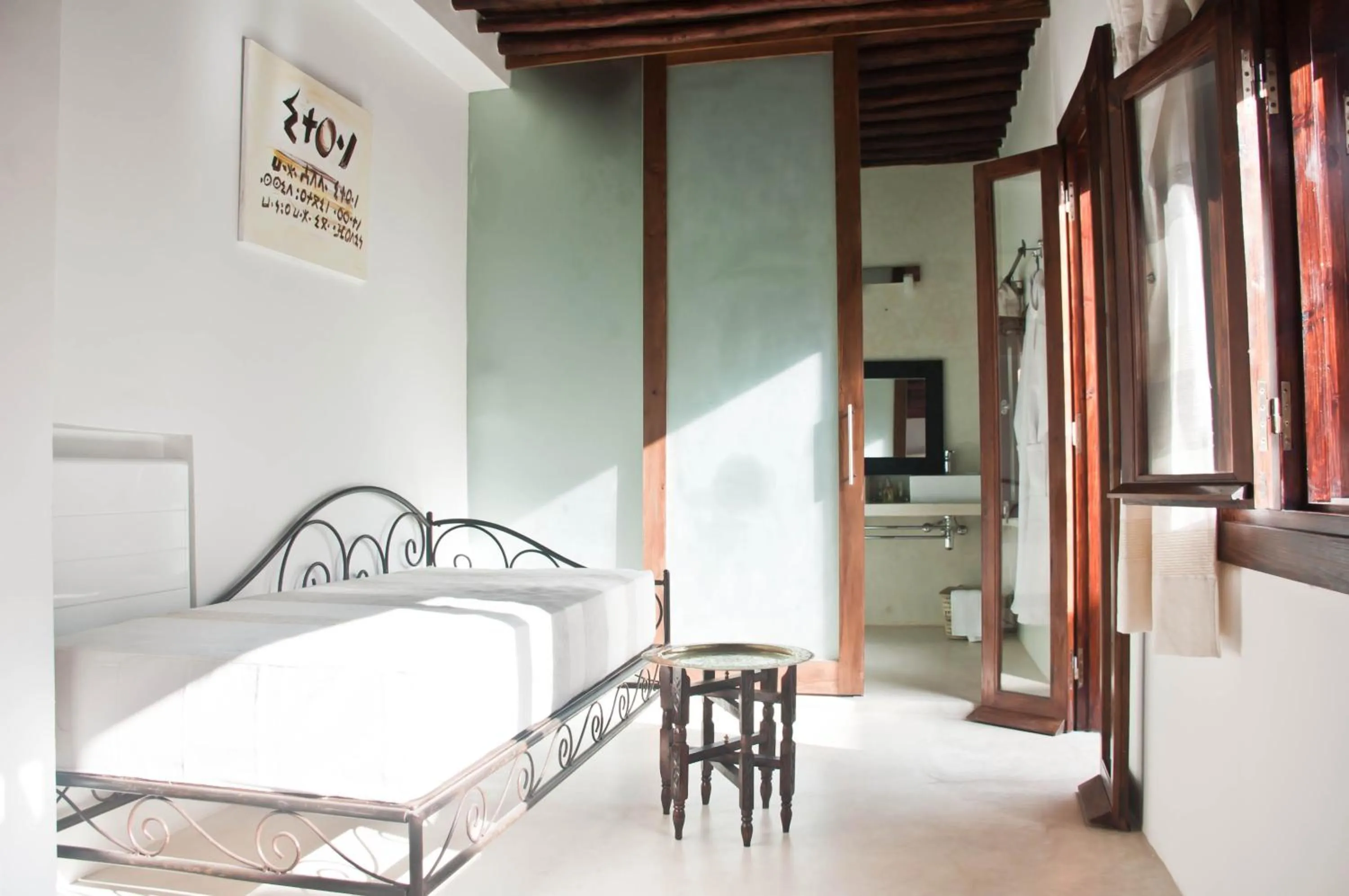 Photo of the whole room, Bed in Riad El Maâti