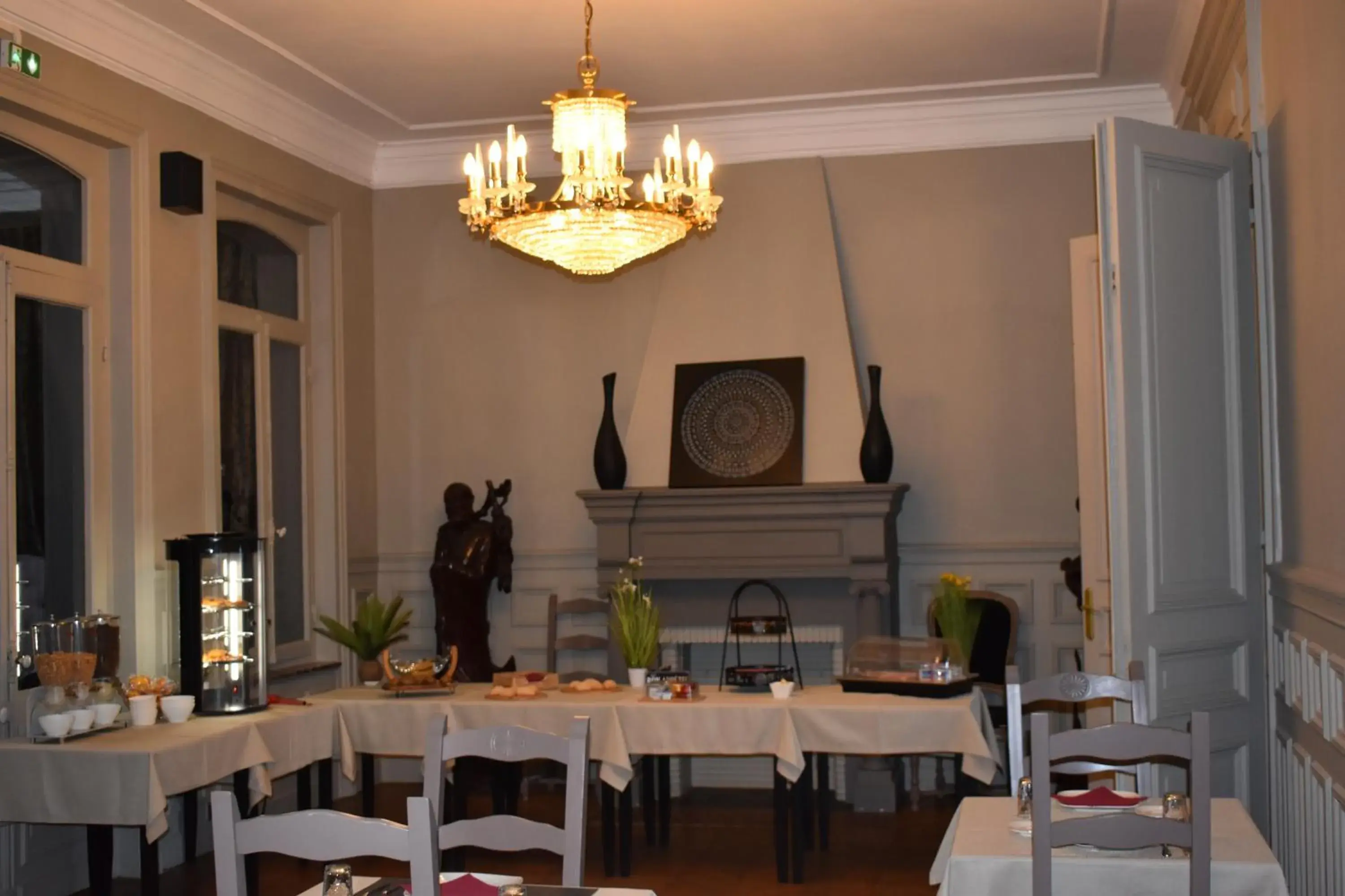 Buffet breakfast in Logis Manoir de Fourcy Buffet breakfast in Logis Manoir de Fourcy