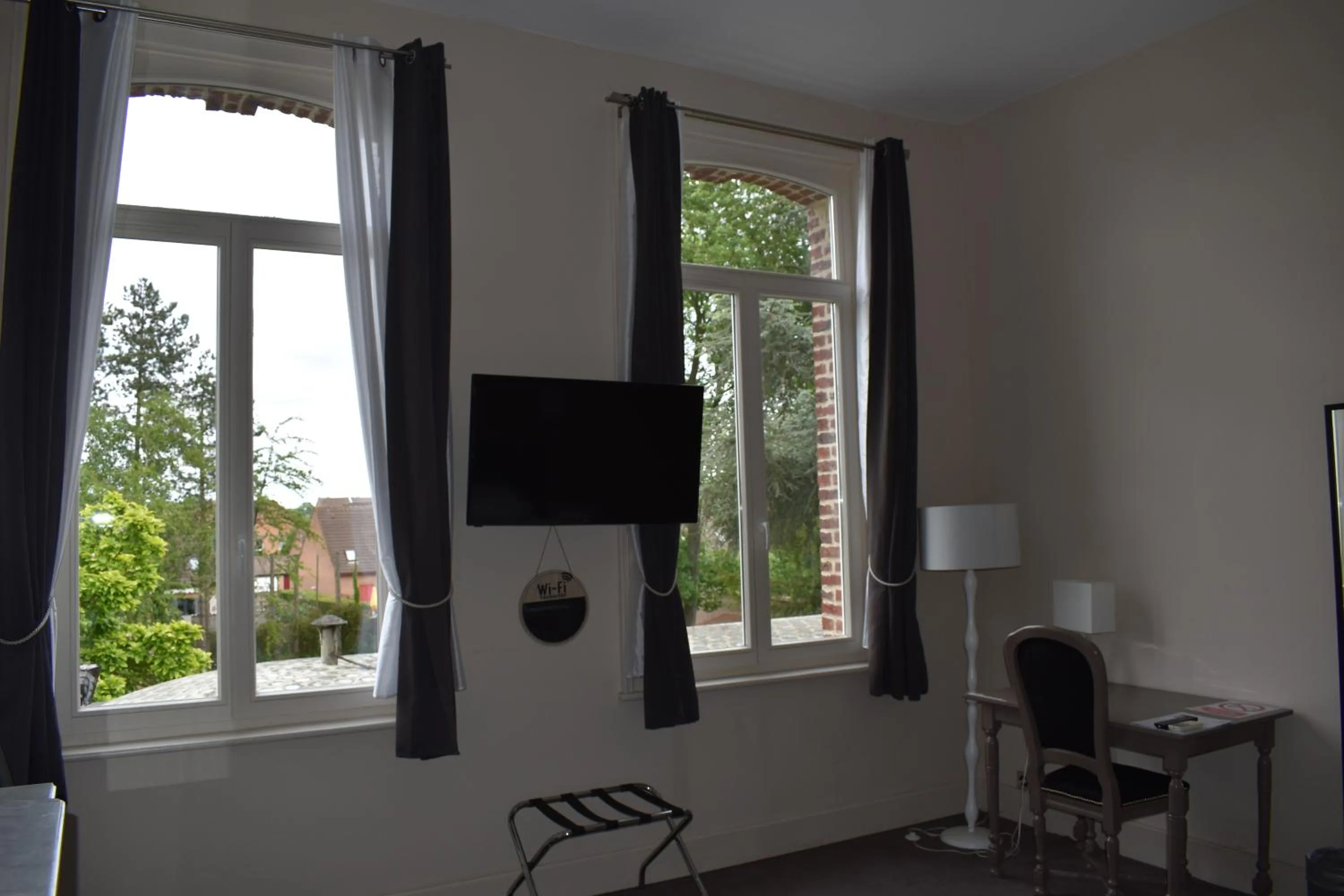 TV and multimedia in Logis Manoir de Fourcy