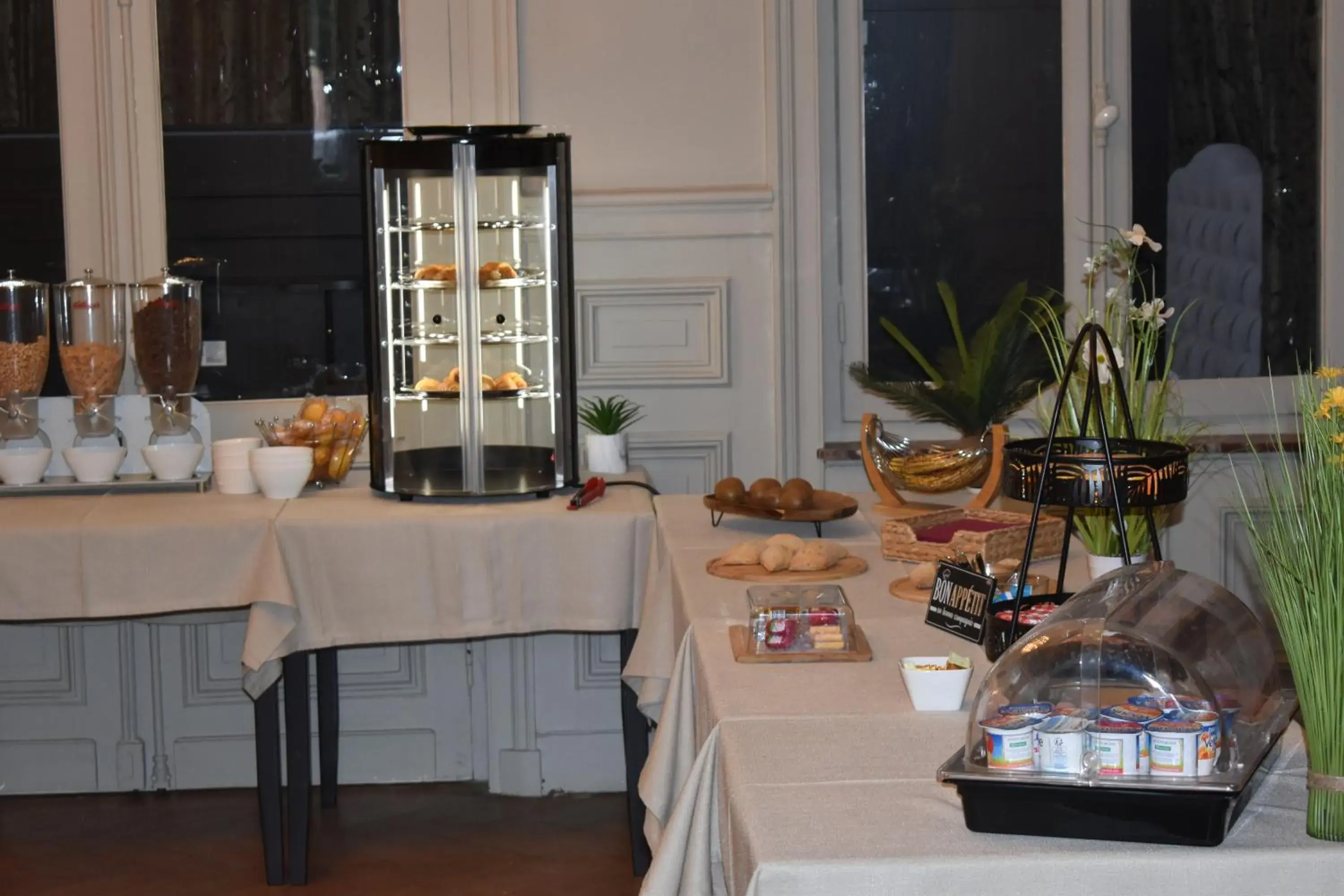 Buffet breakfast in Logis Manoir de Fourcy Buffet breakfast in Logis Manoir de Fourcy