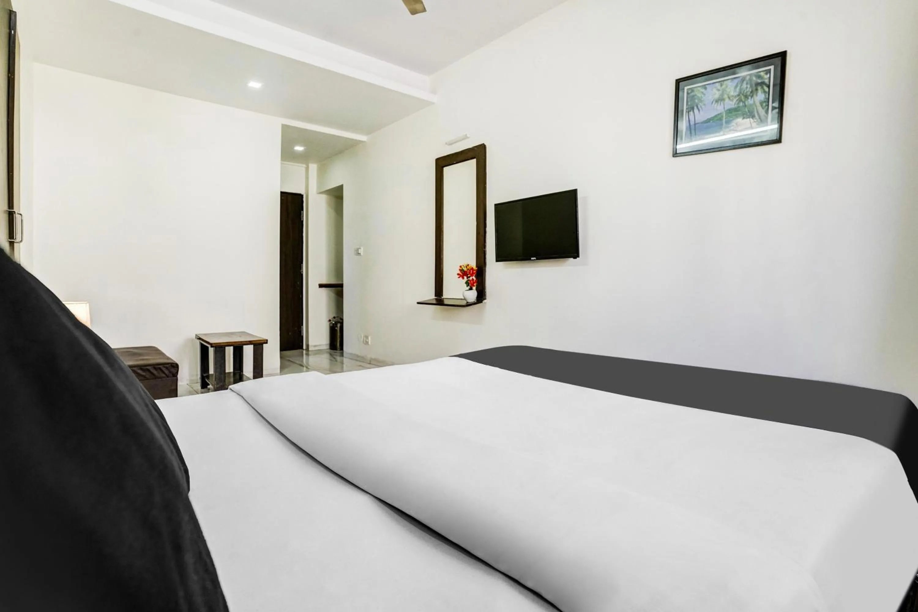 Bedroom, Bed in FabHotel Sahara Inn - Nr Vijay Mamta Theatre, Nashik Road
