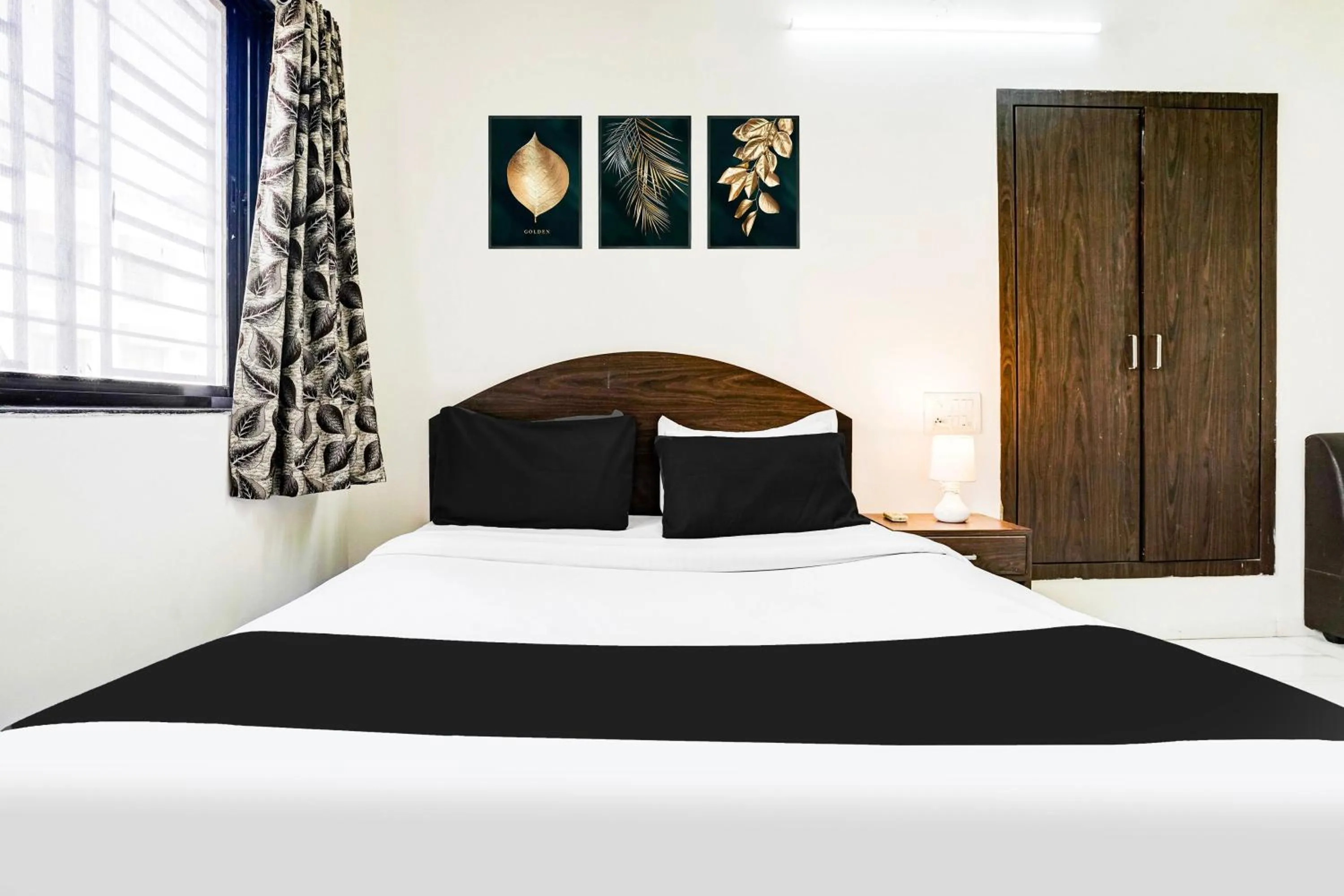 Bedroom, Bed in FabHotel Sahara Inn - Nr Vijay Mamta Theatre, Nashik Road