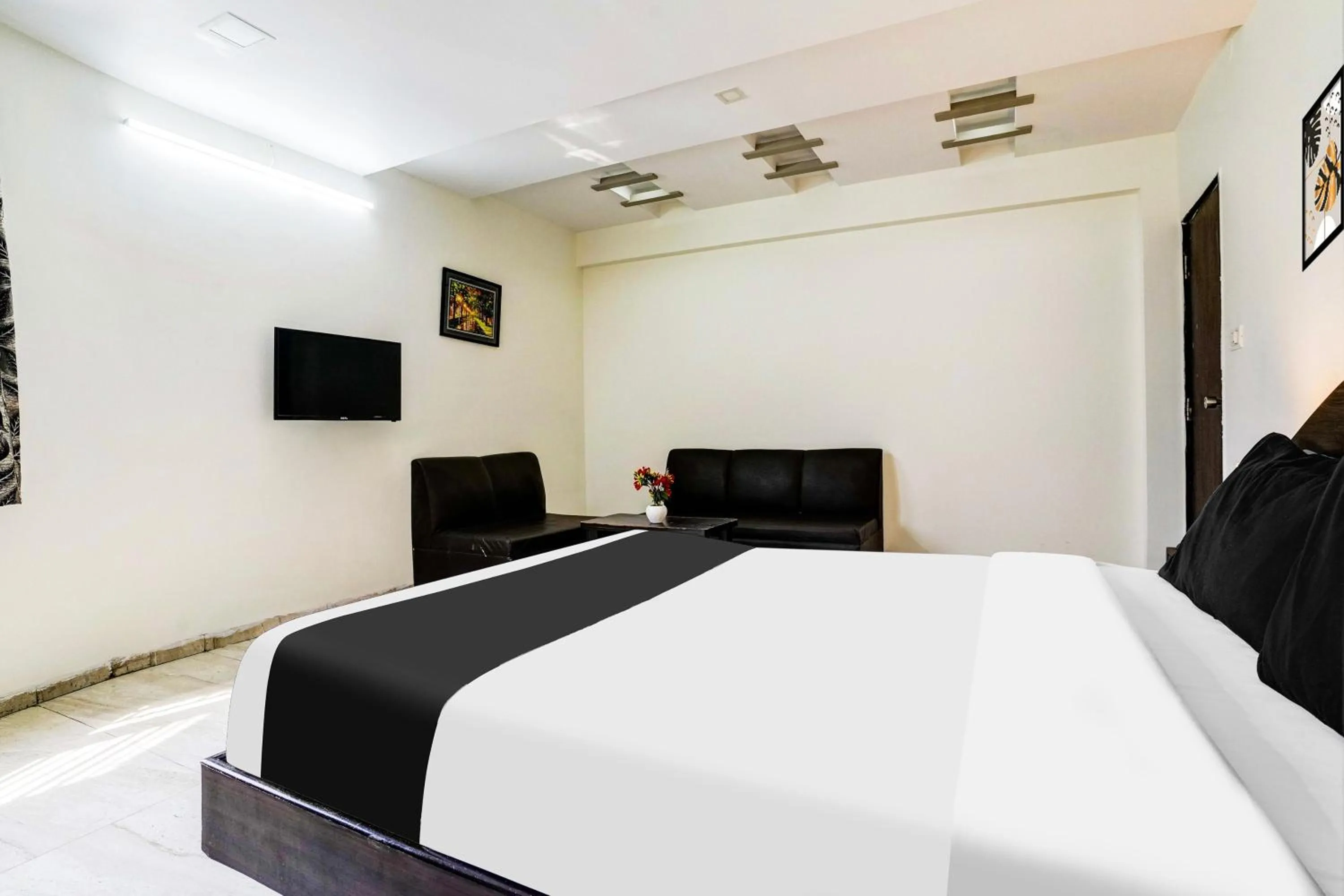 Bedroom, Bed in FabHotel Sahara Inn - Nr Vijay Mamta Theatre, Nashik Road