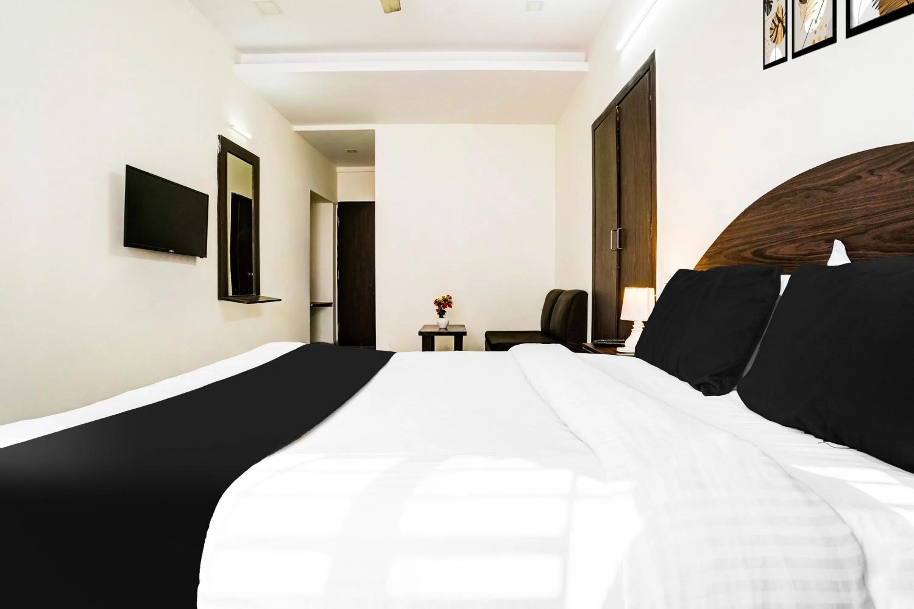 Bedroom, Bed in FabHotel Sahara Inn - Nr Vijay Mamta Theatre, Nashik Road