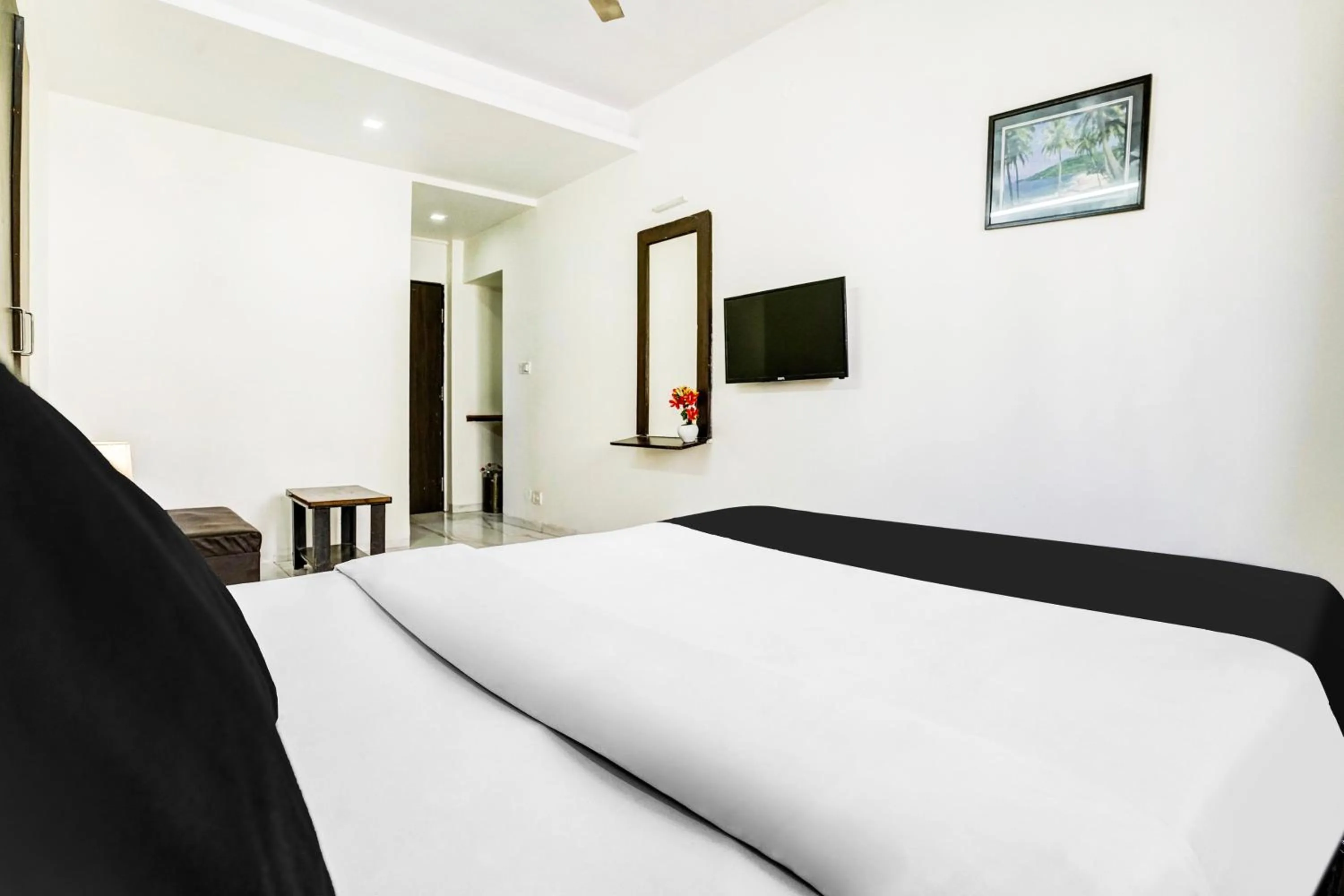 Bedroom, Bed in FabHotel Sahara Inn - Nr Vijay Mamta Theatre, Nashik Road