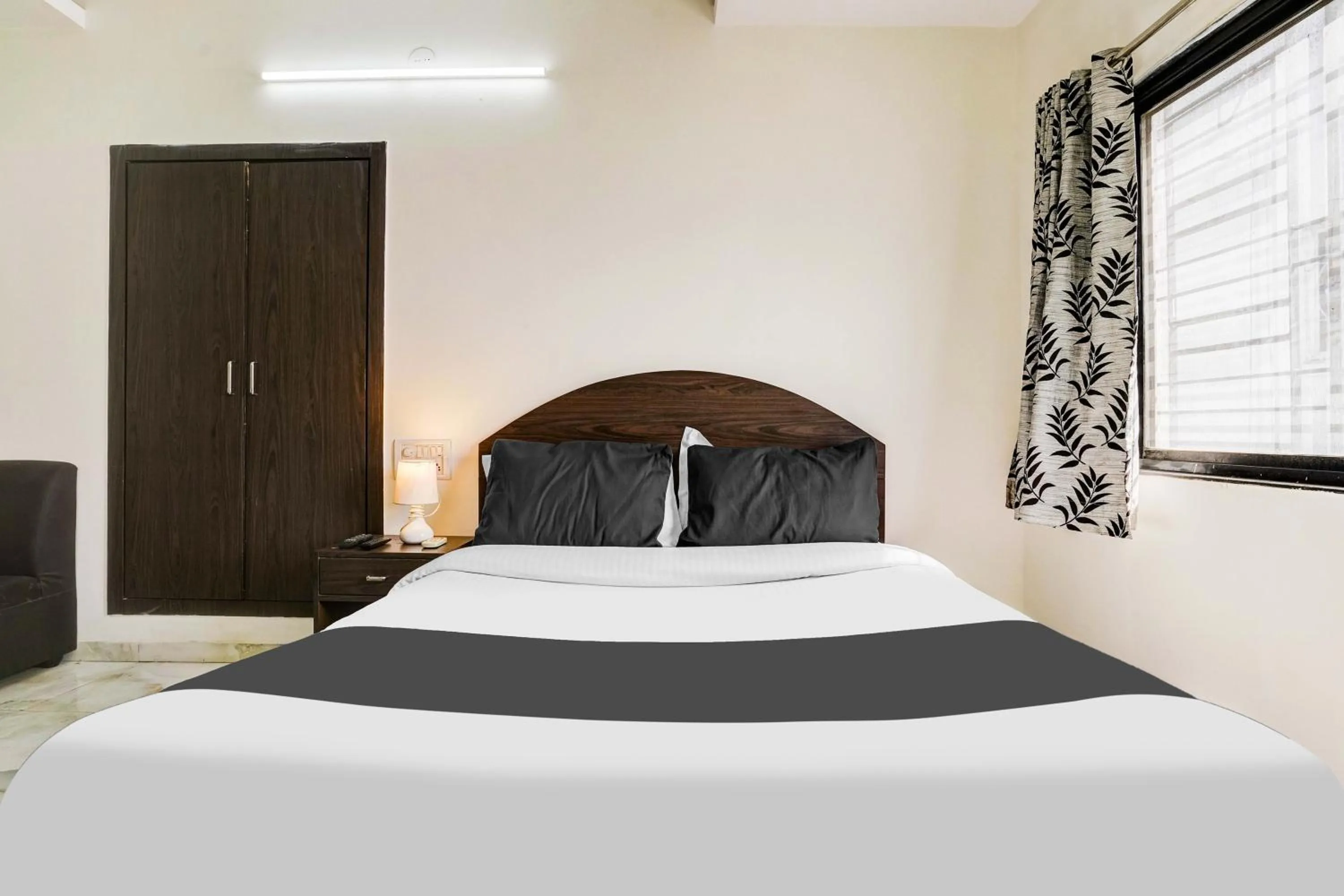 Bedroom, Bed in FabHotel Sahara Inn - Nr Vijay Mamta Theatre, Nashik Road