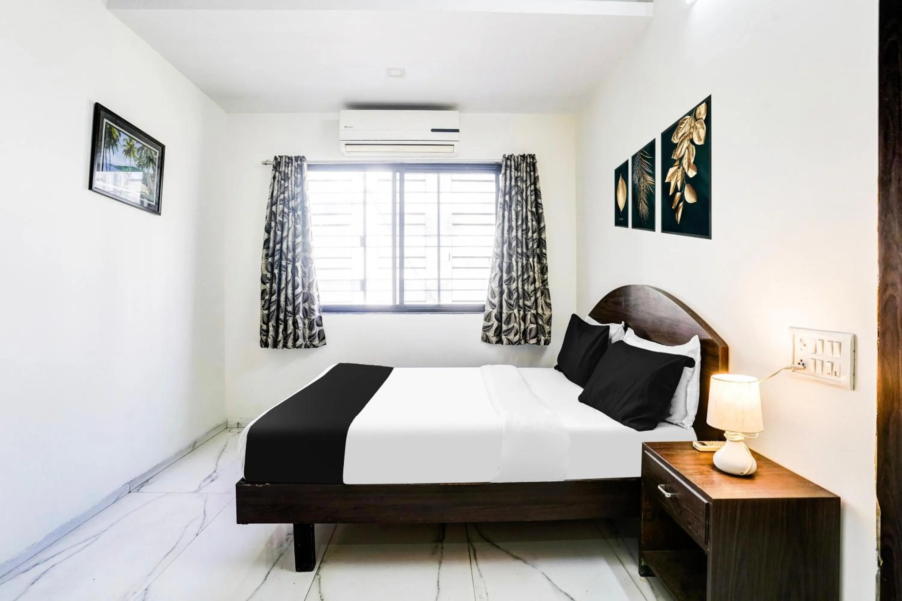 Bedroom, Bed in FabHotel Sahara Inn - Nr Vijay Mamta Theatre, Nashik Road