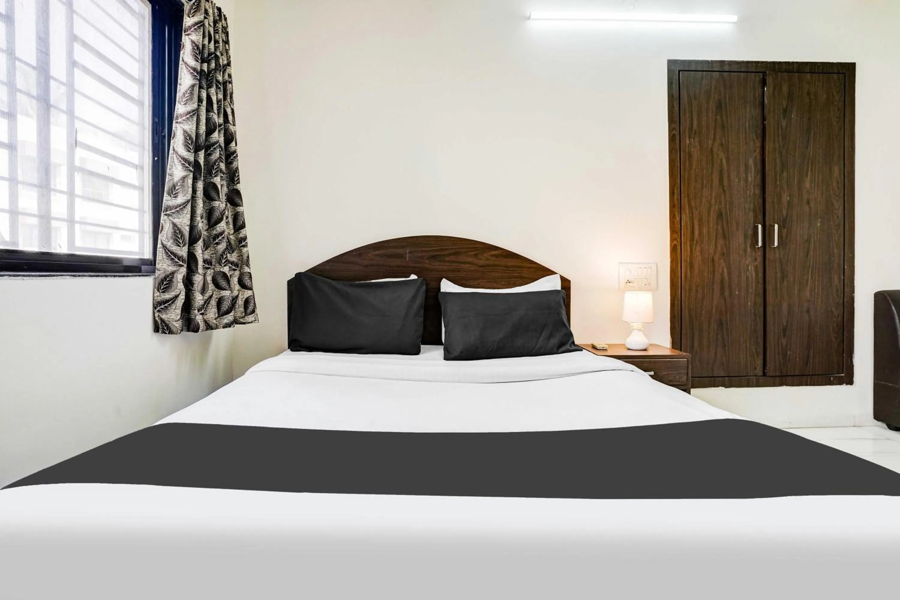 Bedroom, Bed in FabHotel Sahara Inn - Nr Vijay Mamta Theatre, Nashik Road