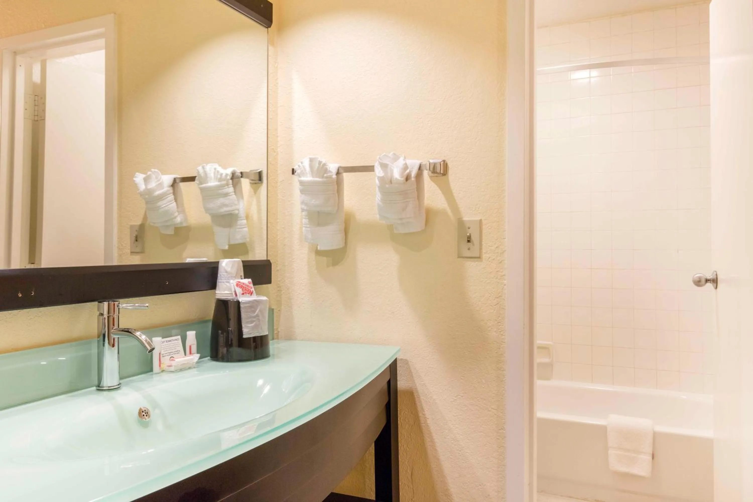 Bathroom in Motel 6-Little Rock, AR - Airport