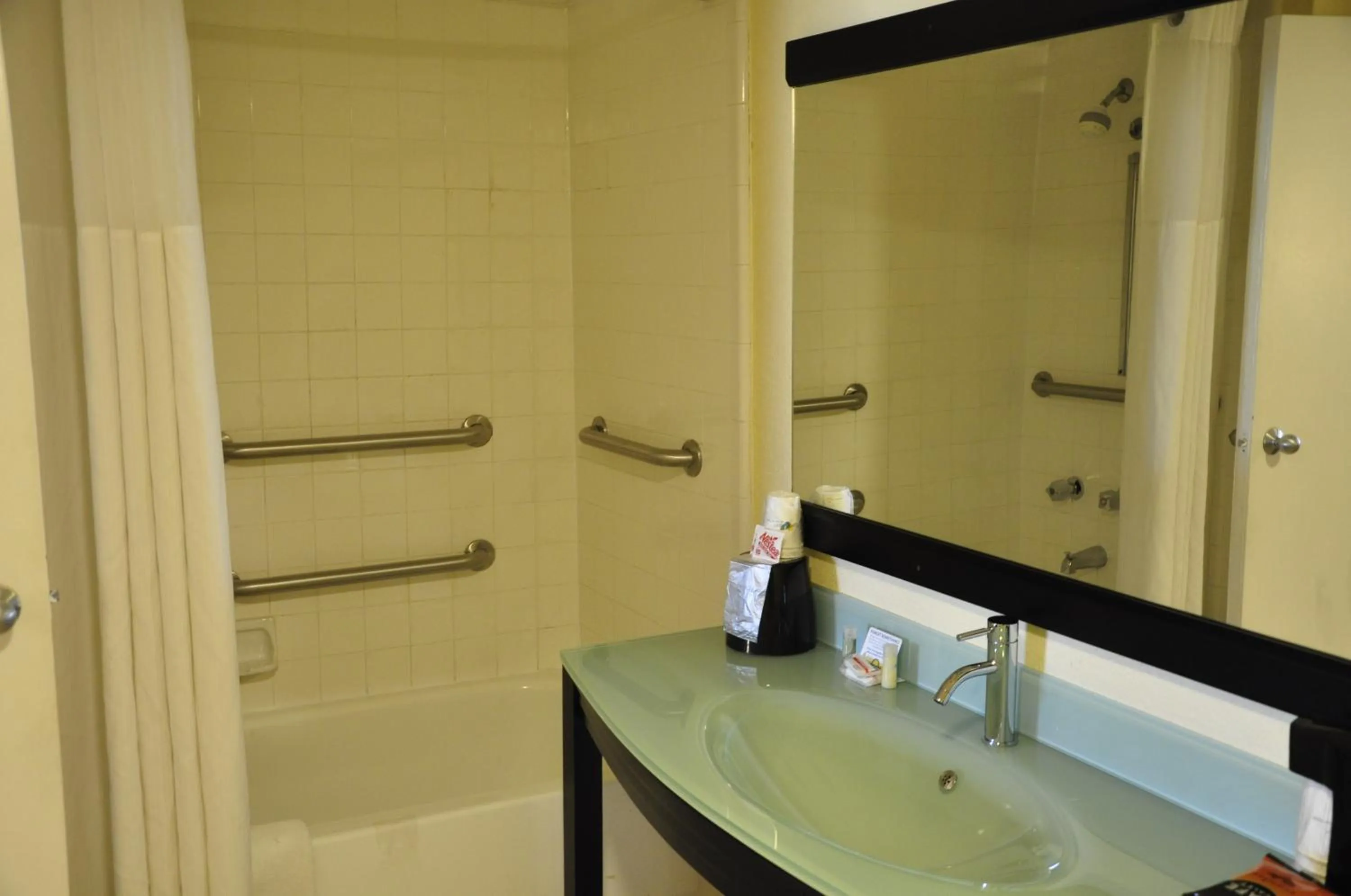 Bathroom in Motel 6-Little Rock, AR - Airport