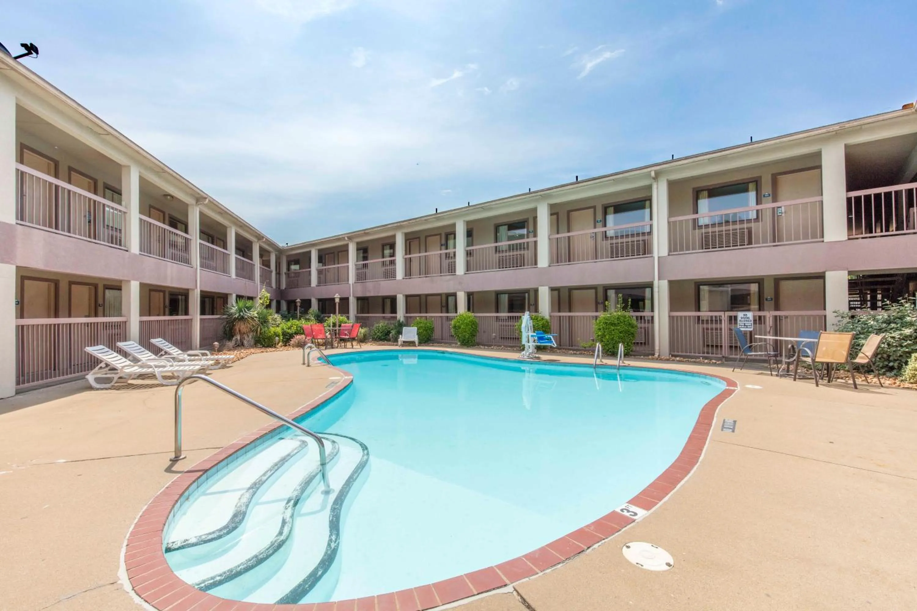 Swimming pool in Motel 6-Little Rock, AR - Airport