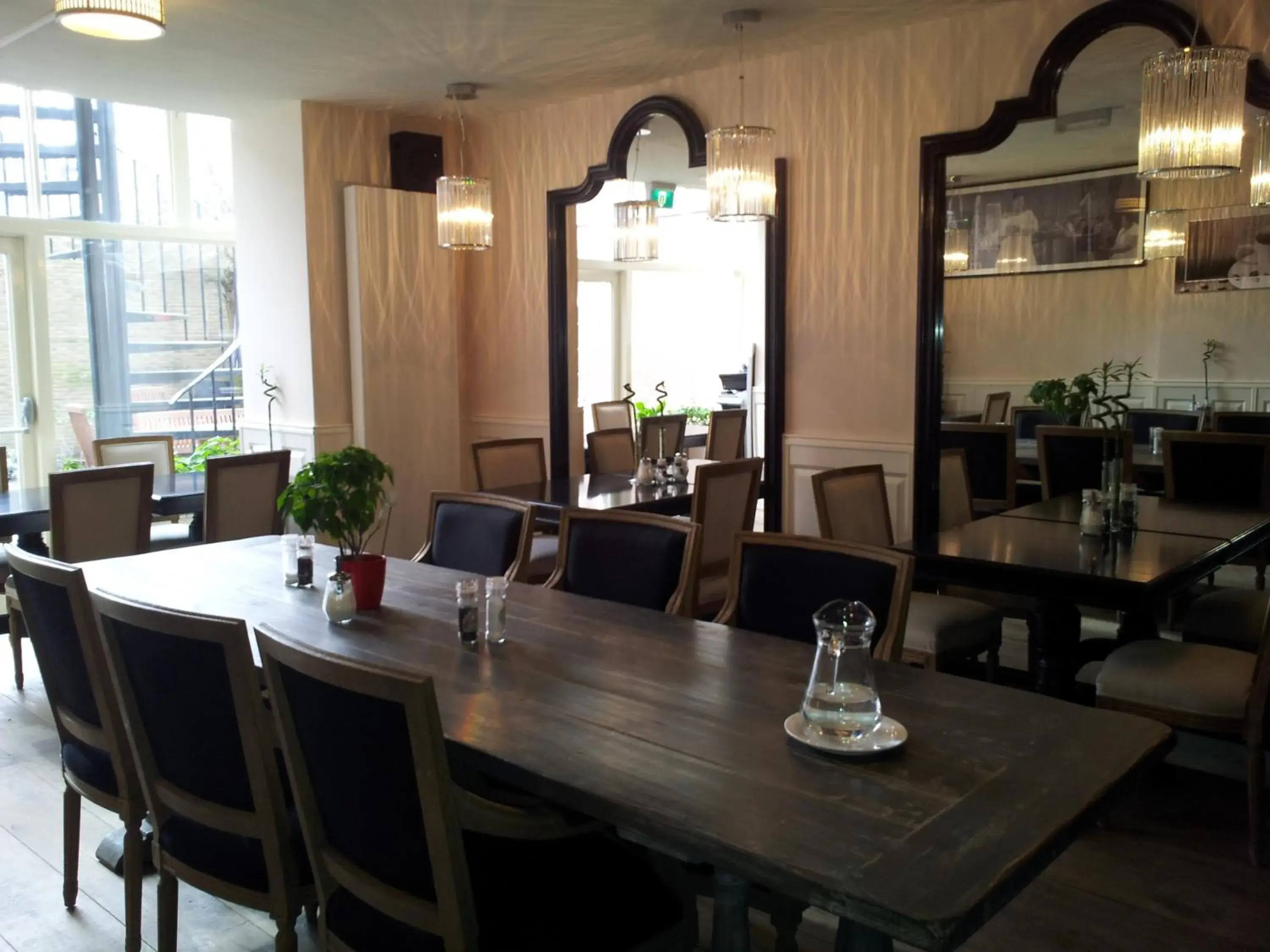 Restaurant/places to eat in The Concert Hotel Restaurant/places to eat in The Concert Hotel