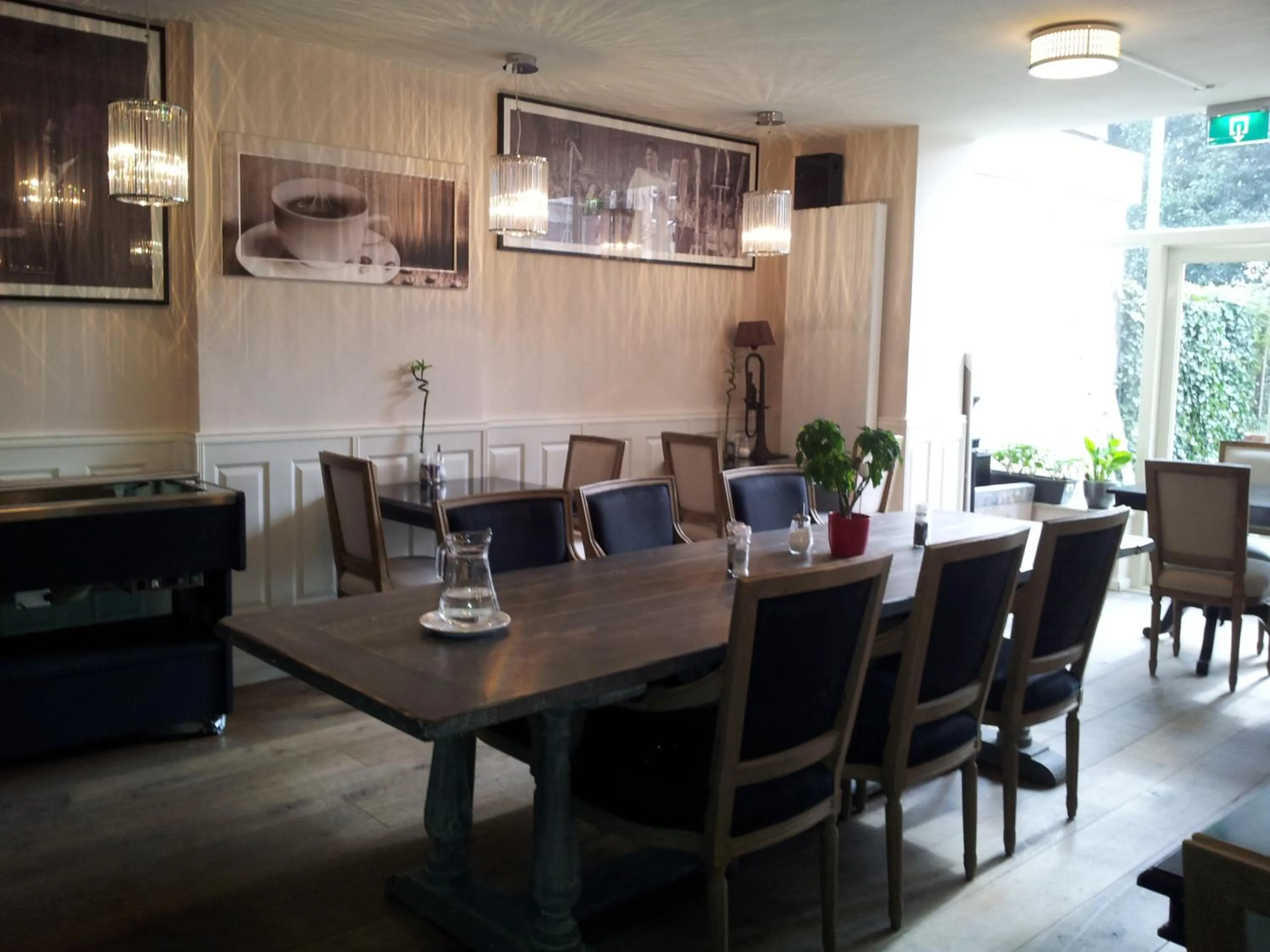 Restaurant/places to eat in The Concert Hotel