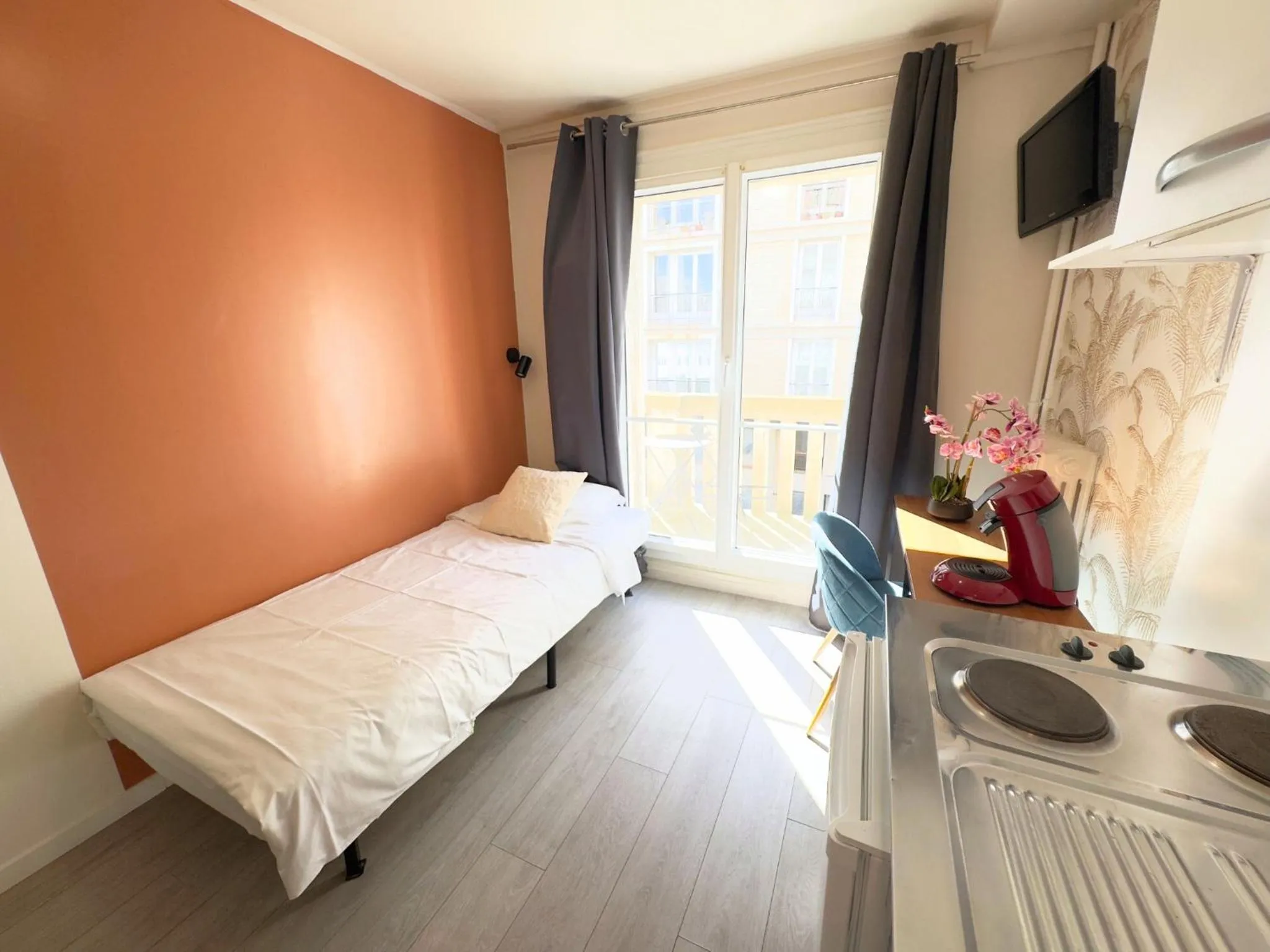 Bed in L'Escale Appartements et Suites en bord de Mer