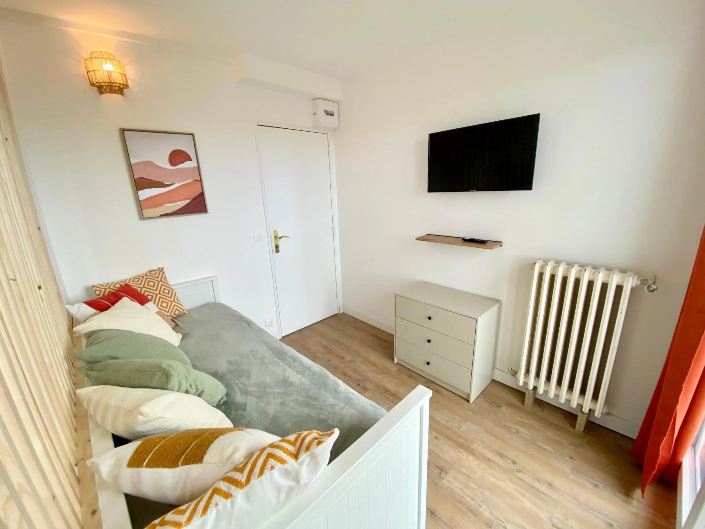 Bed in L'Escale Appartements et Suites en bord de Mer