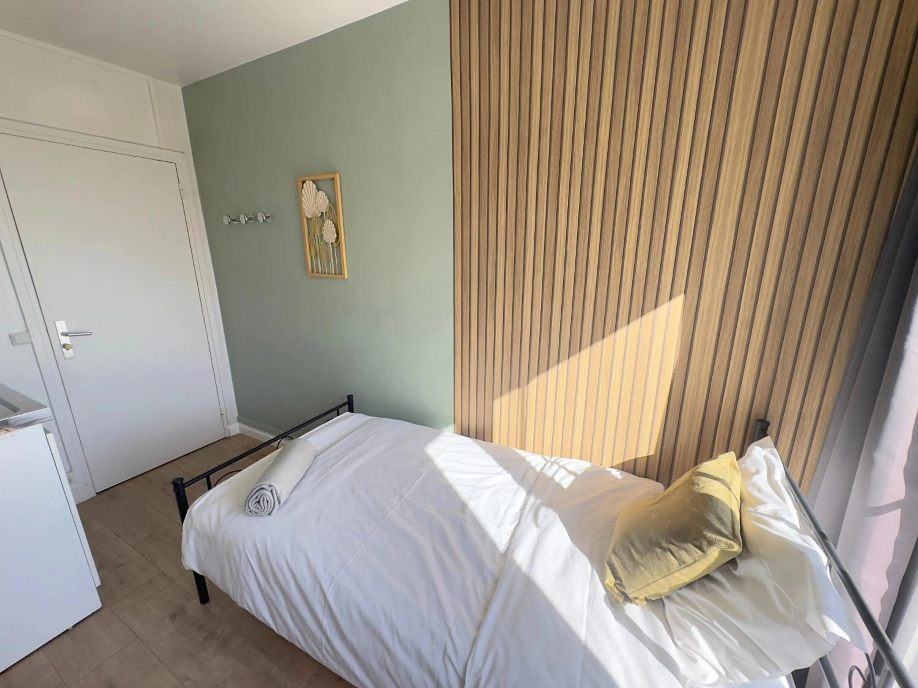 Bed in L'Escale Appartements et Suites en bord de Mer