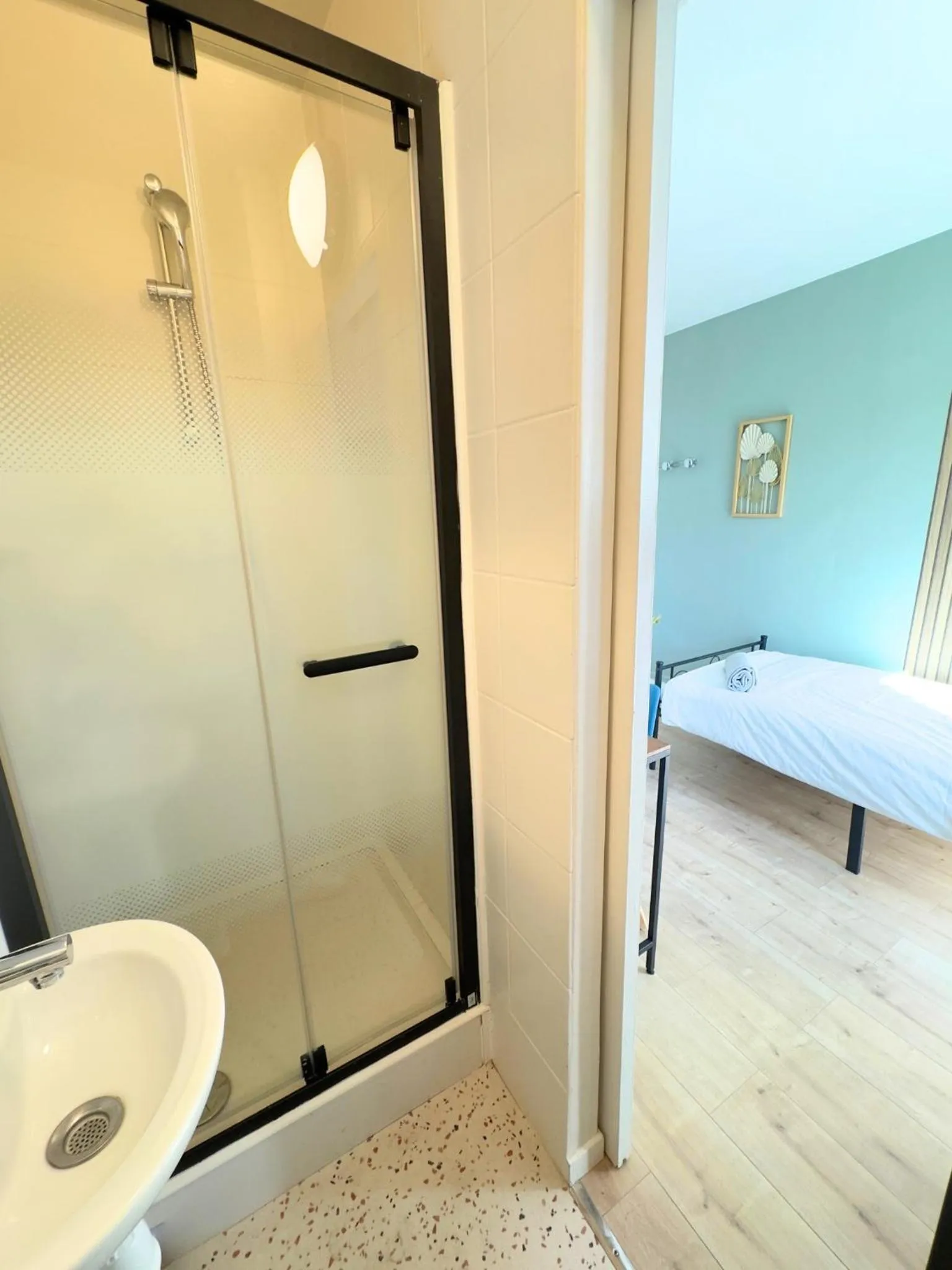 Bed in L'Escale Appartements et Suites en bord de Mer