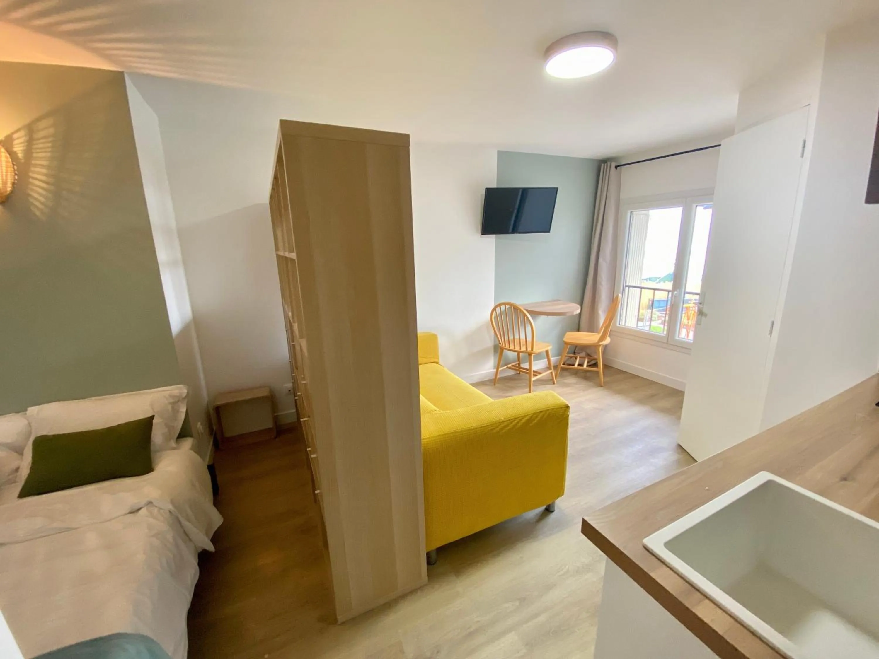 Bed in L'Escale Appartements et Suites en bord de Mer