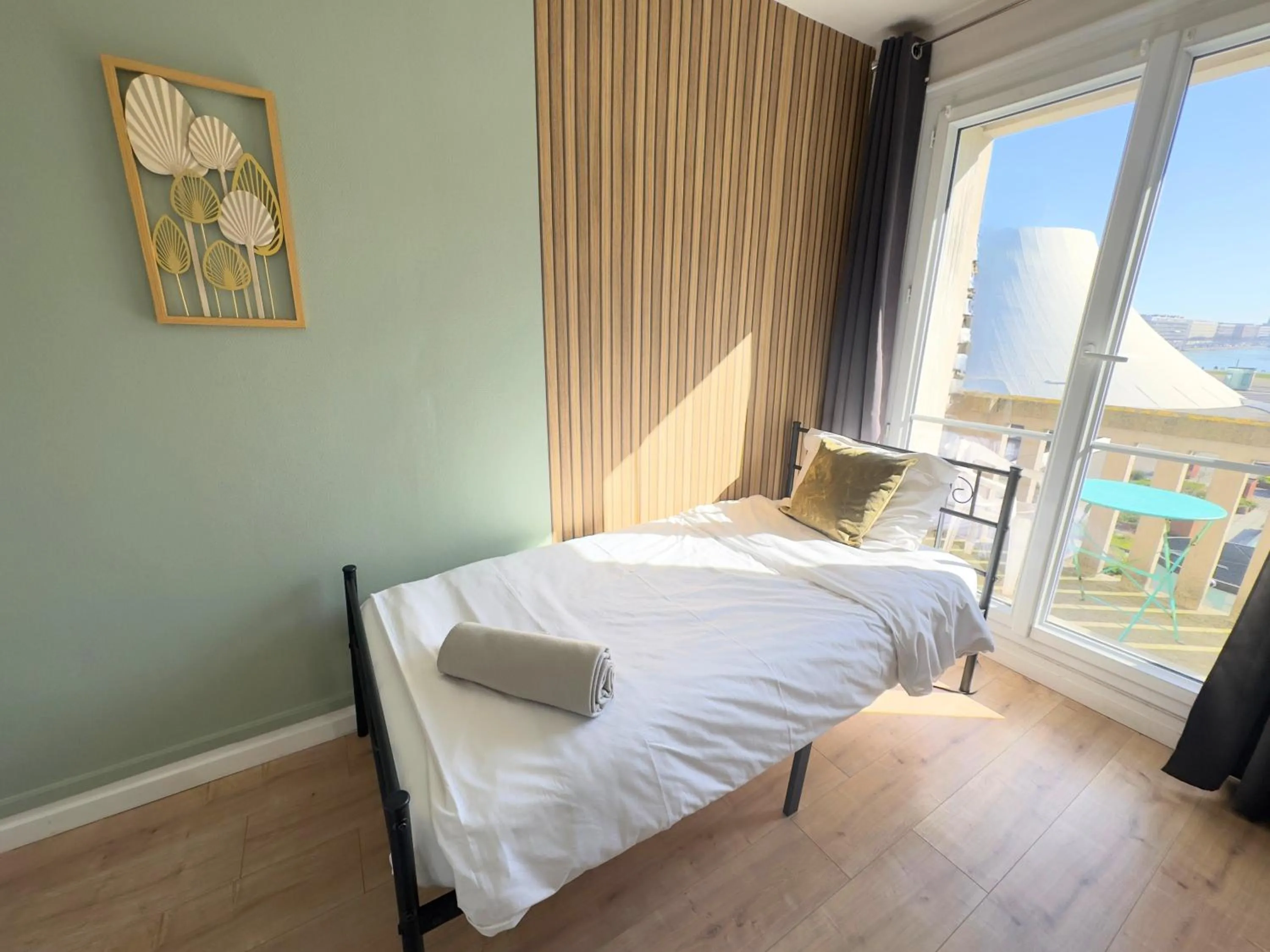 Bed in L'Escale Appartements et Suites en bord de Mer