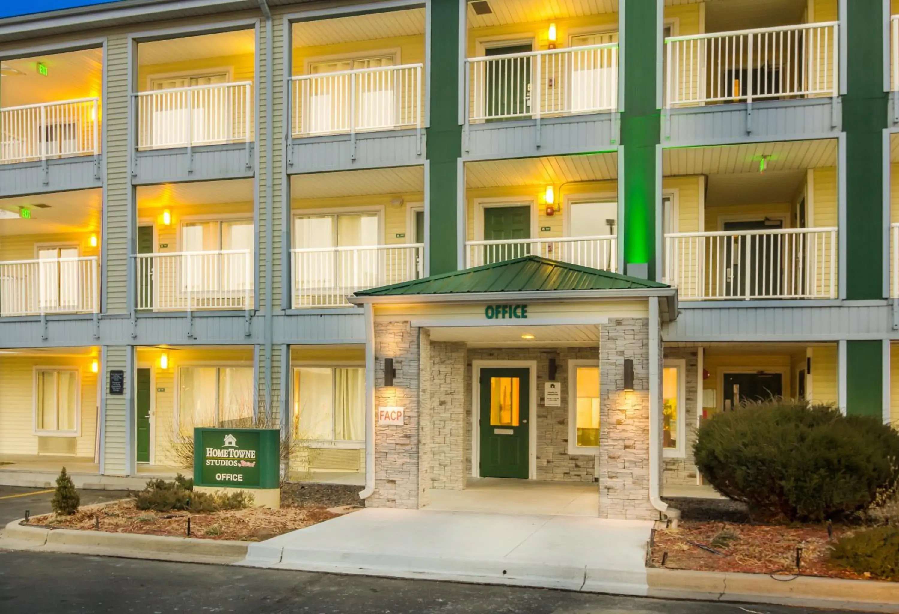 Property building in HomeTowne Studios by Red Roof Lake Charles - Sulphur Property building in HomeTowne Studios by Red Roof Lake Charles - Sulphur