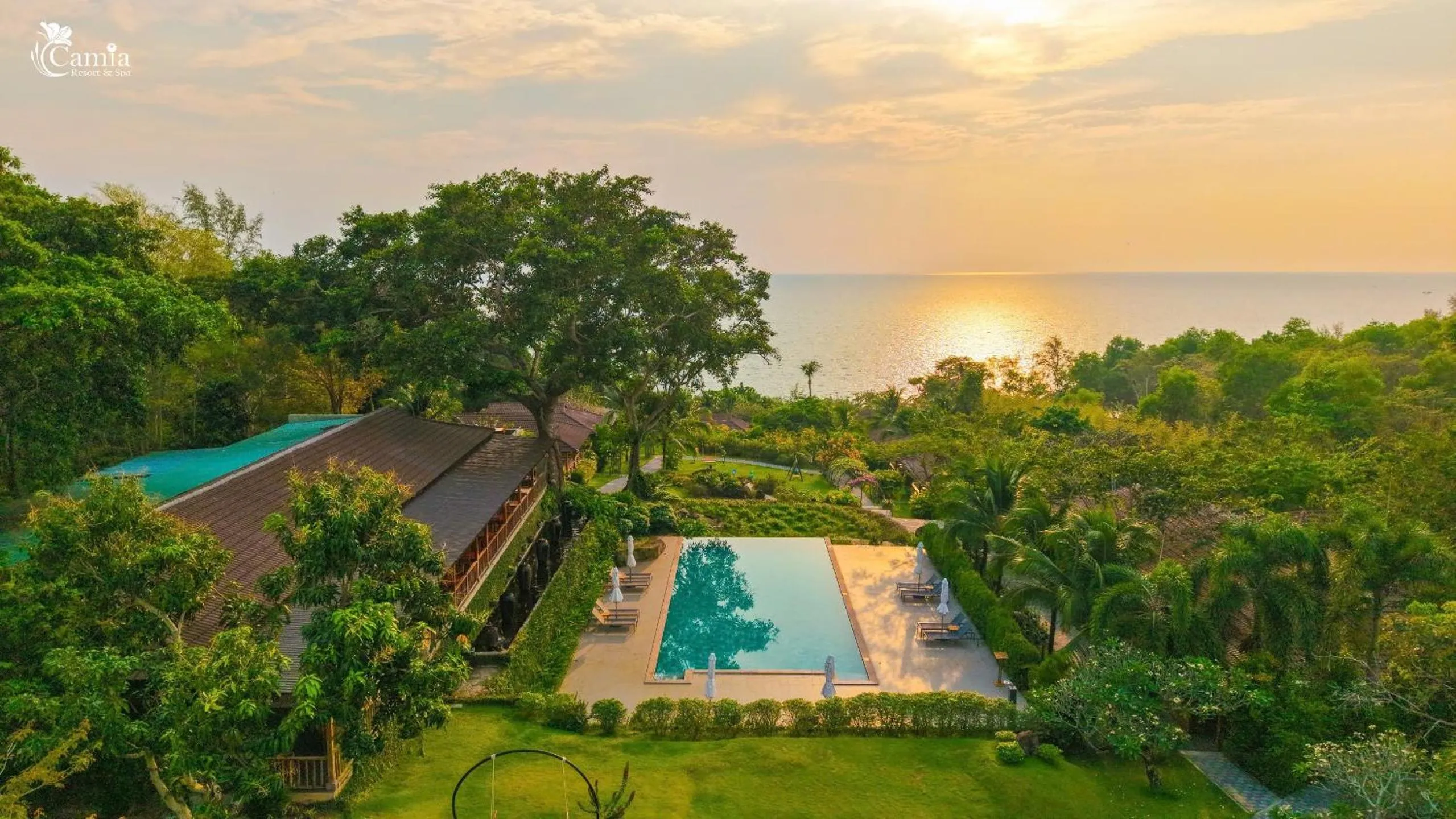 Swimming pool in Camia Resort & Spa