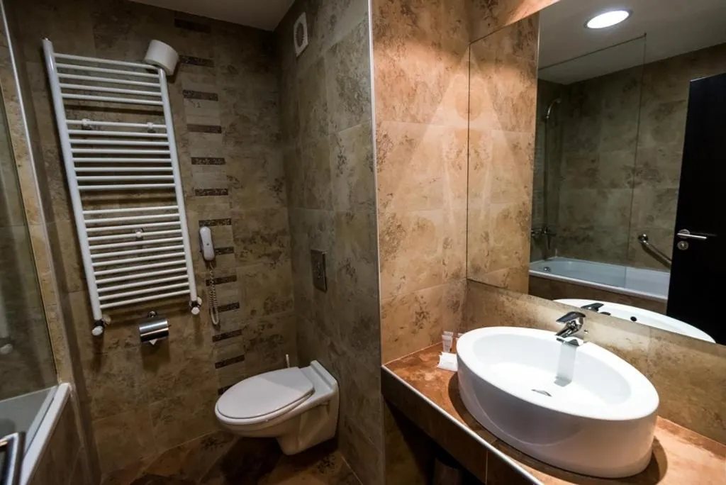 Shower in Gardenia Park Hotel