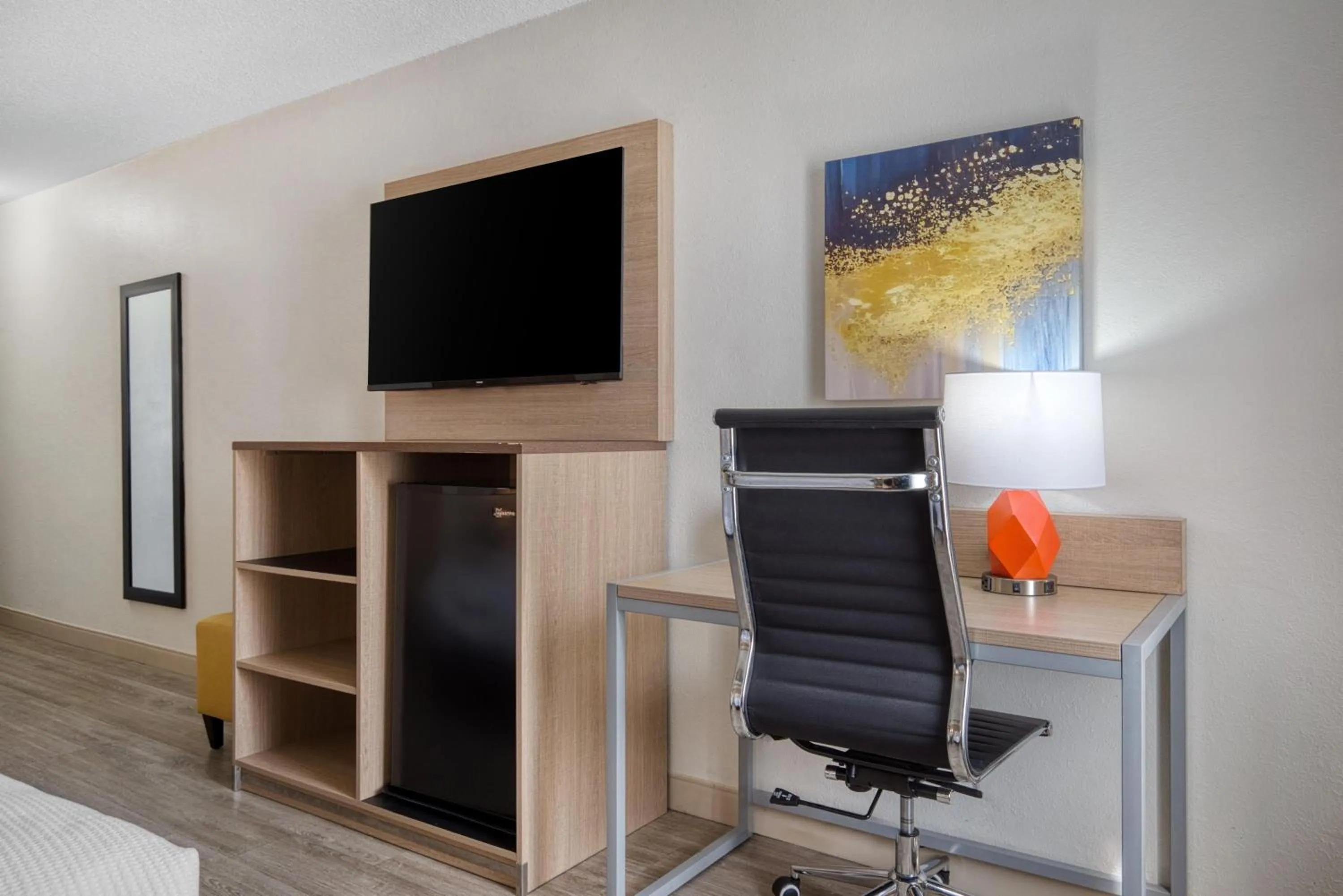 Bedroom in Best Western Greensboro Coliseum Inn