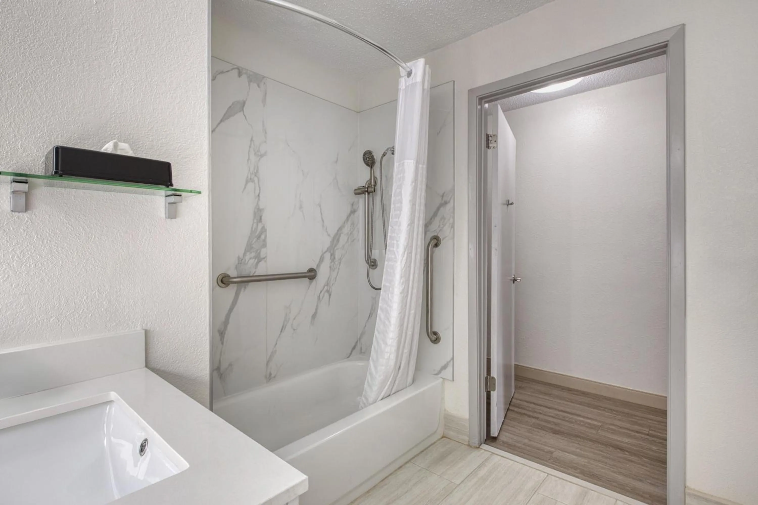 Bathroom in Best Western Greensboro Coliseum Inn