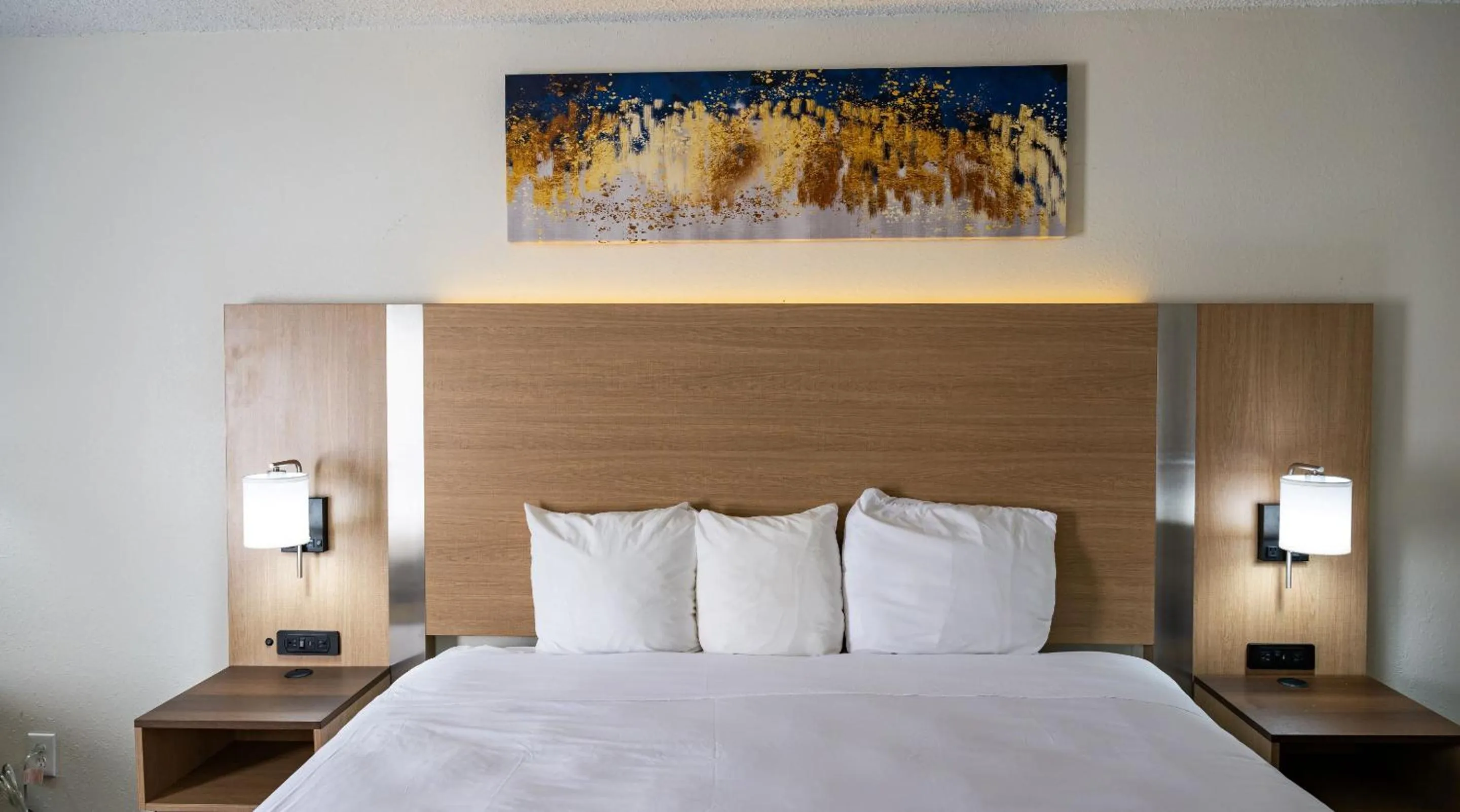 Bedroom, Bed in Baymont by Wyndham Greensboro/Coliseum