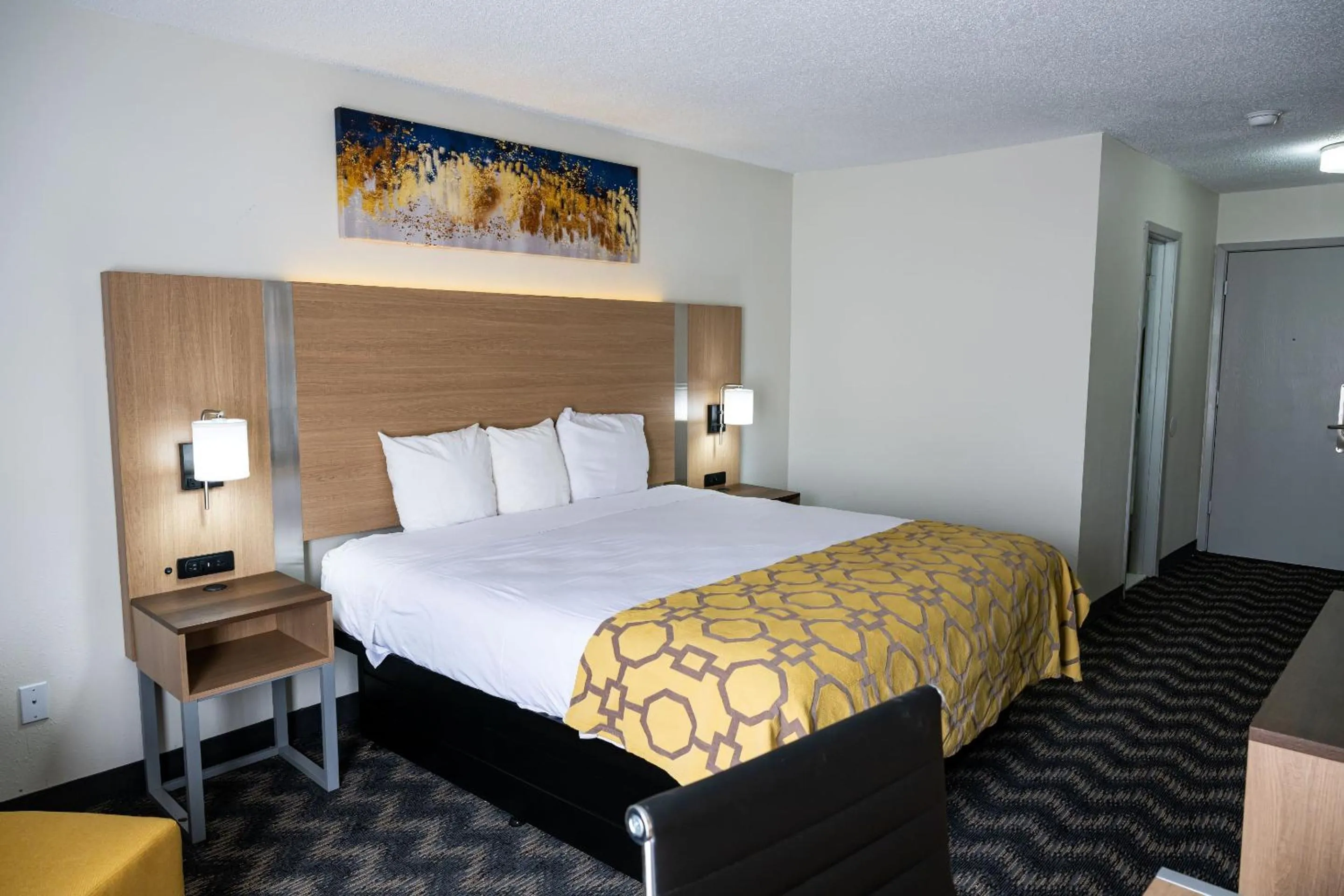 Bedroom, Bed in Baymont by Wyndham Greensboro/Coliseum