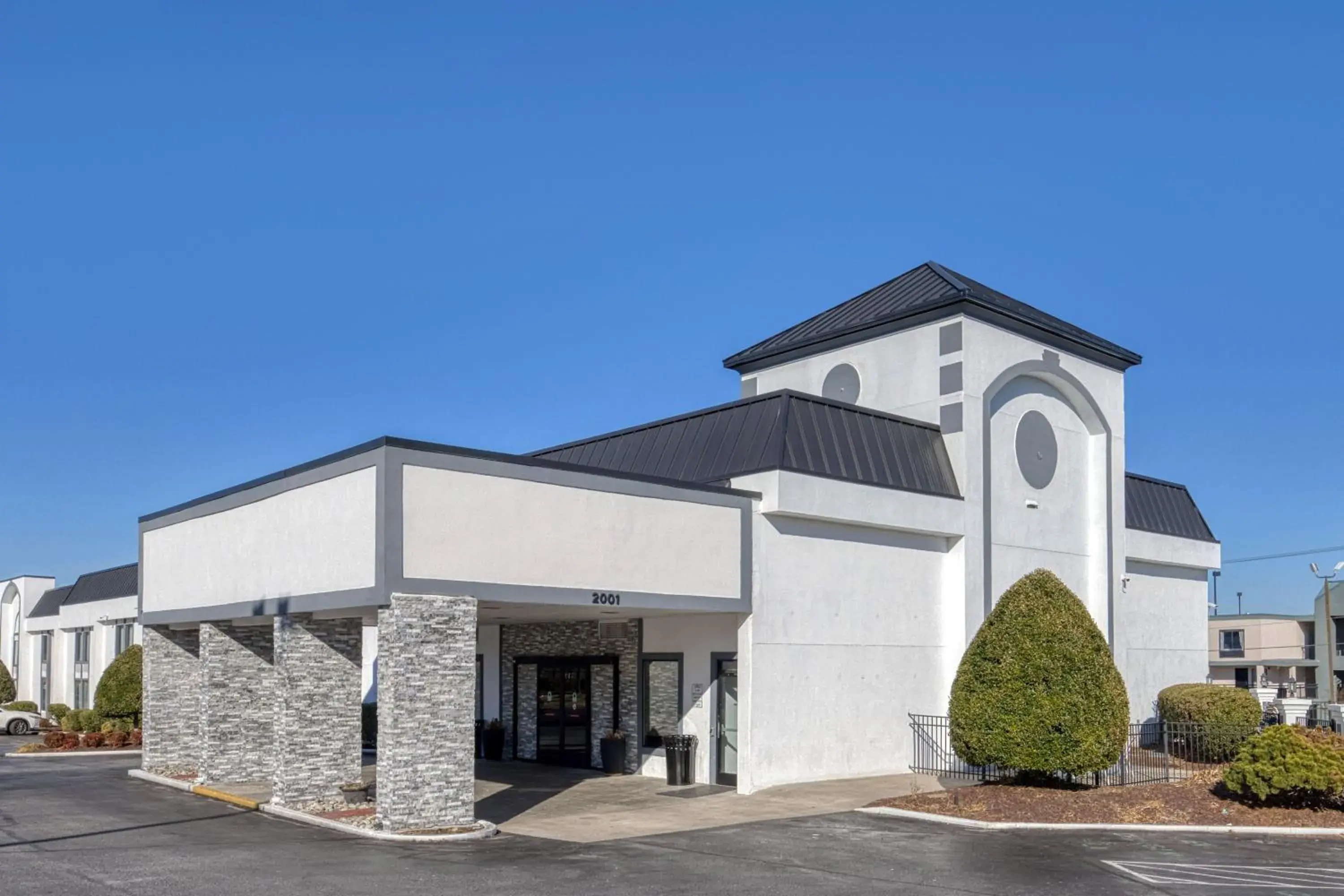 Property building in Best Western Greensboro Coliseum Inn Property building in Best Western Greensboro Coliseum Inn