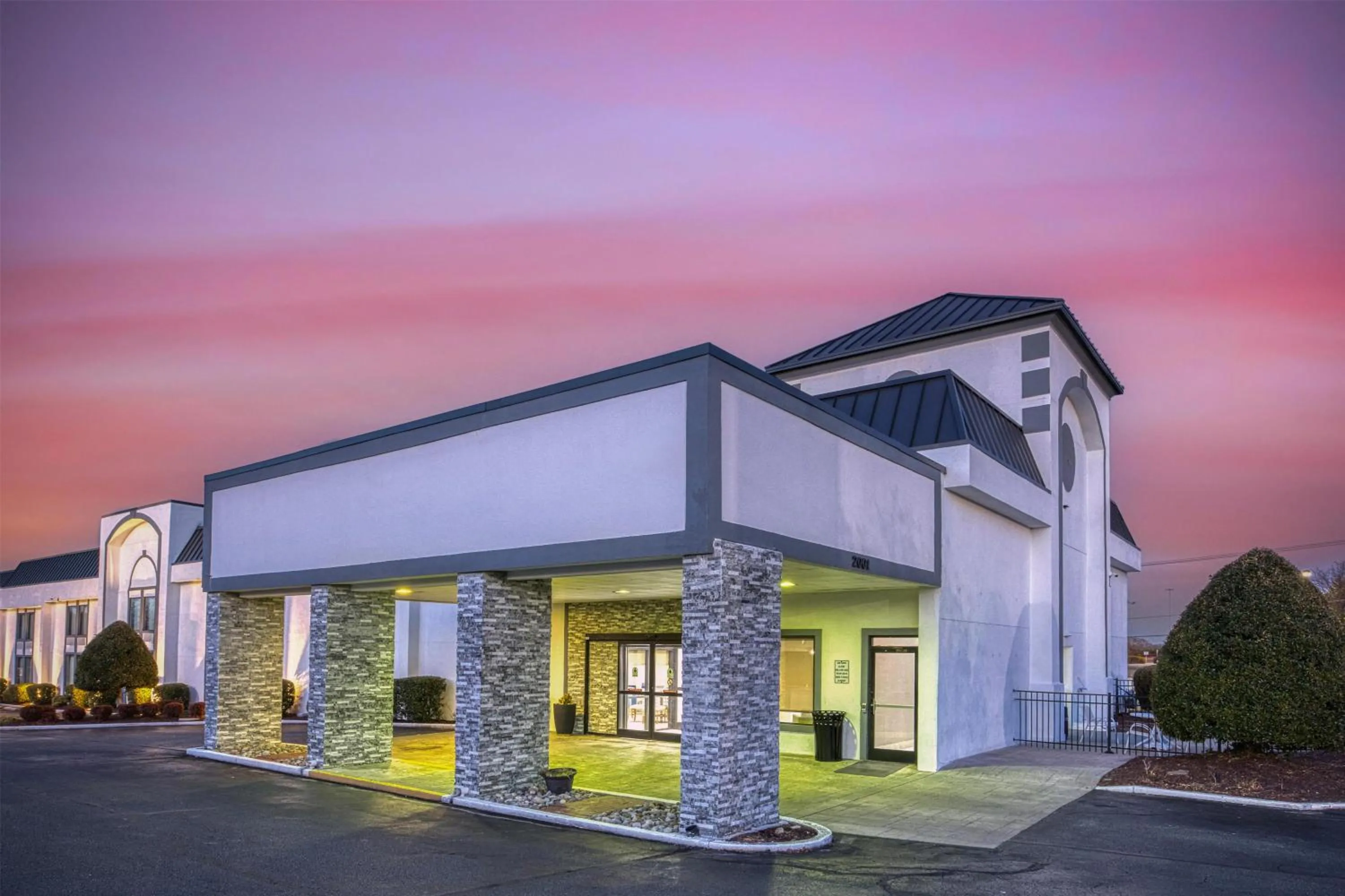 Property building in Best Western Greensboro Coliseum Inn