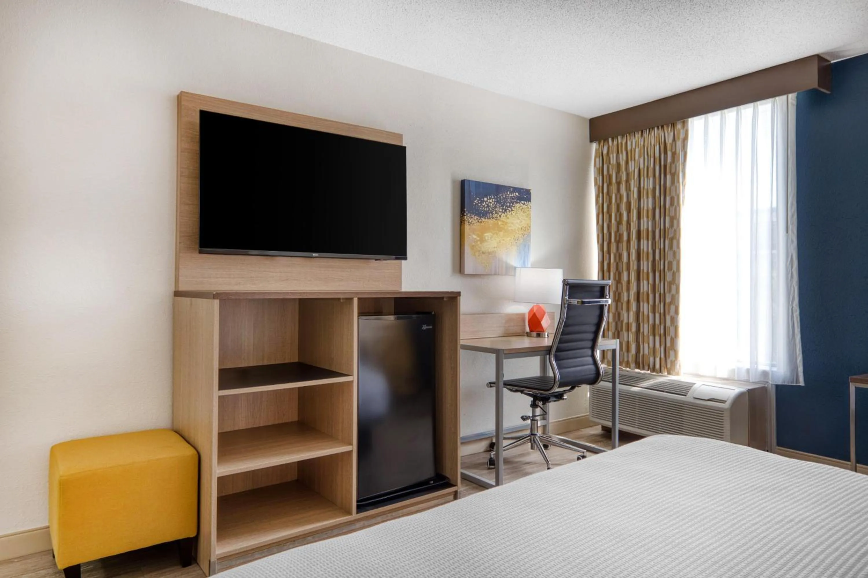 Bedroom, Bed in Best Western Greensboro Coliseum Inn