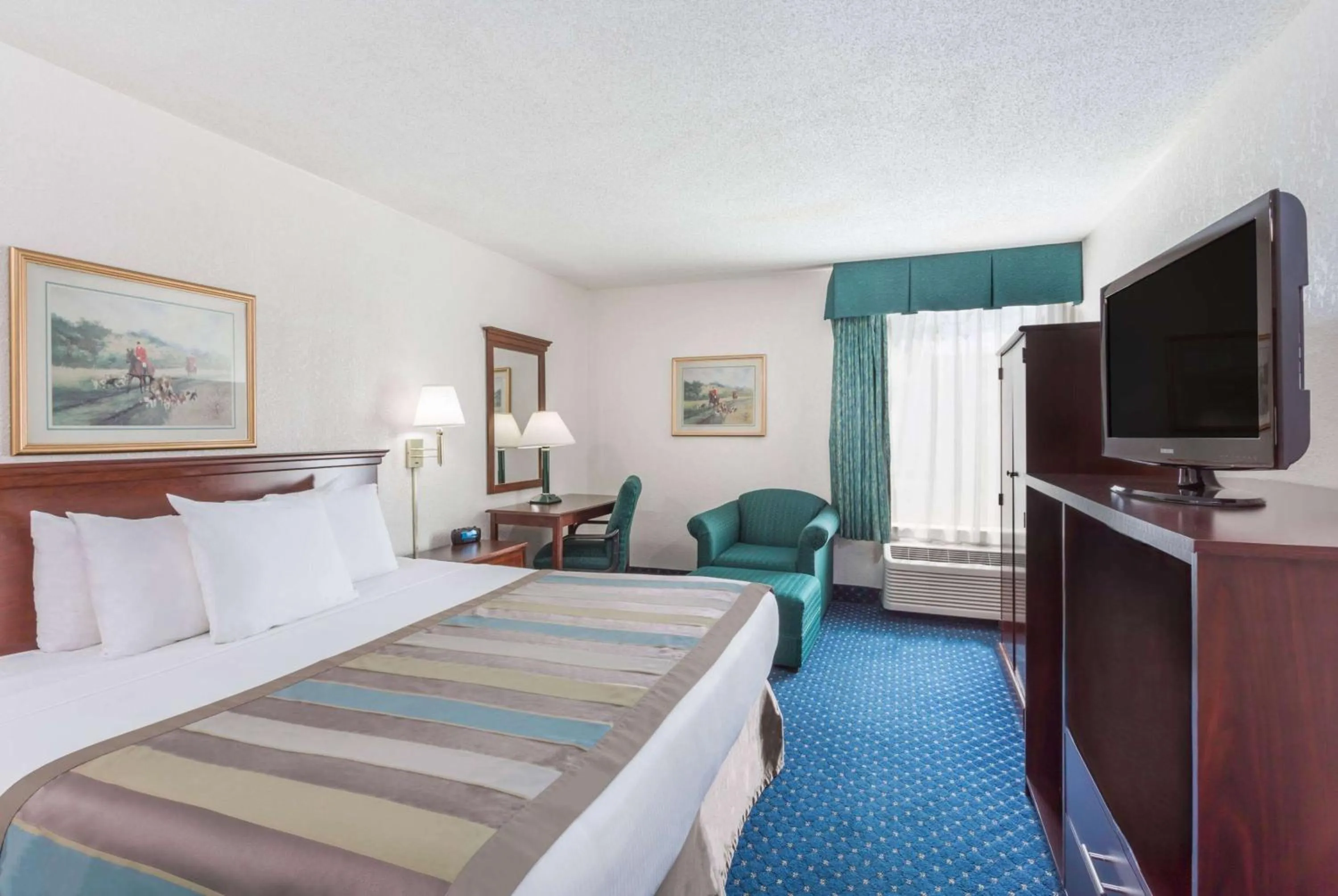 Photo of the whole room, Bed in Baymont by Wyndham Greensboro/Coliseum