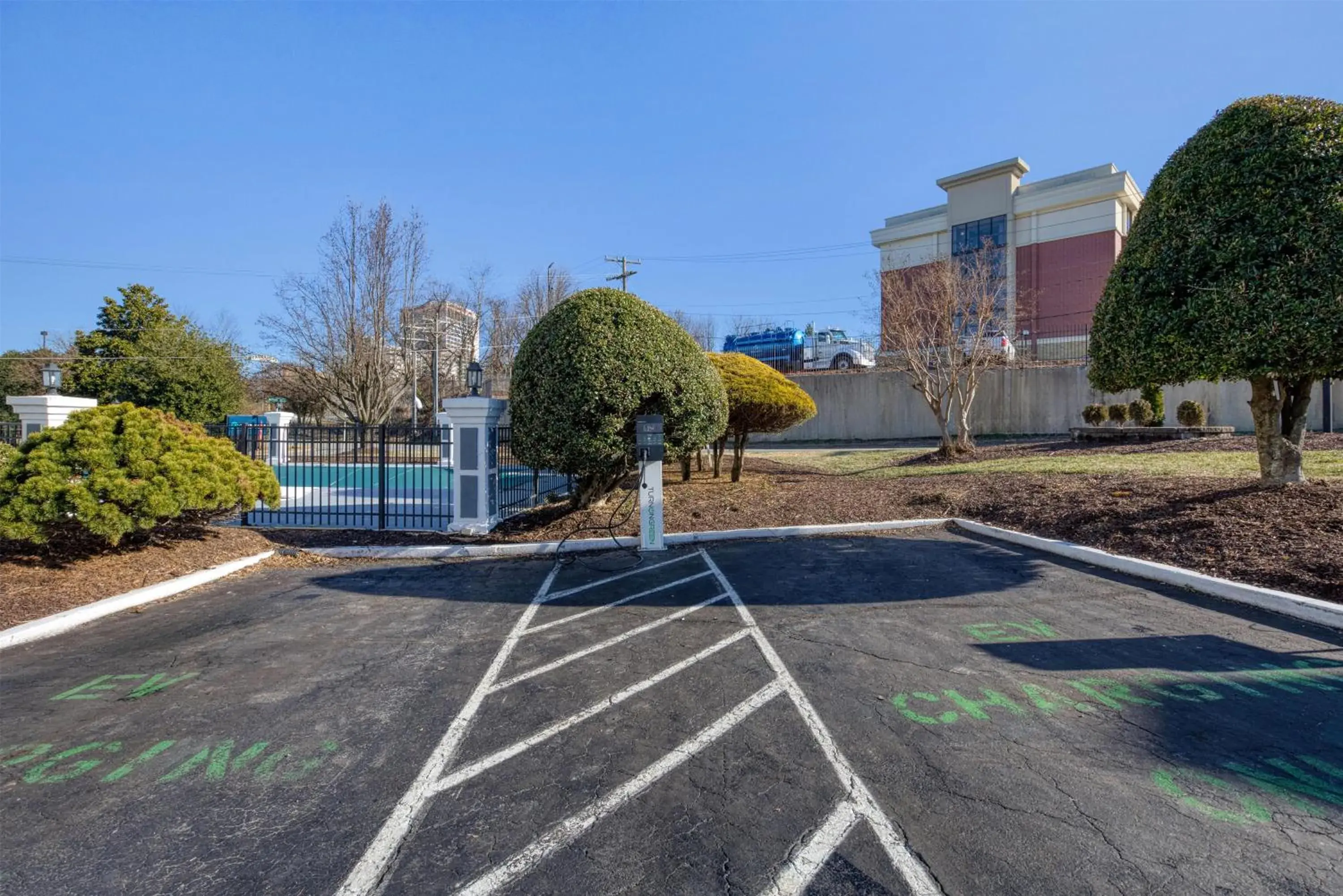 Property building in Best Western Greensboro Coliseum Inn Property building in Best Western Greensboro Coliseum Inn