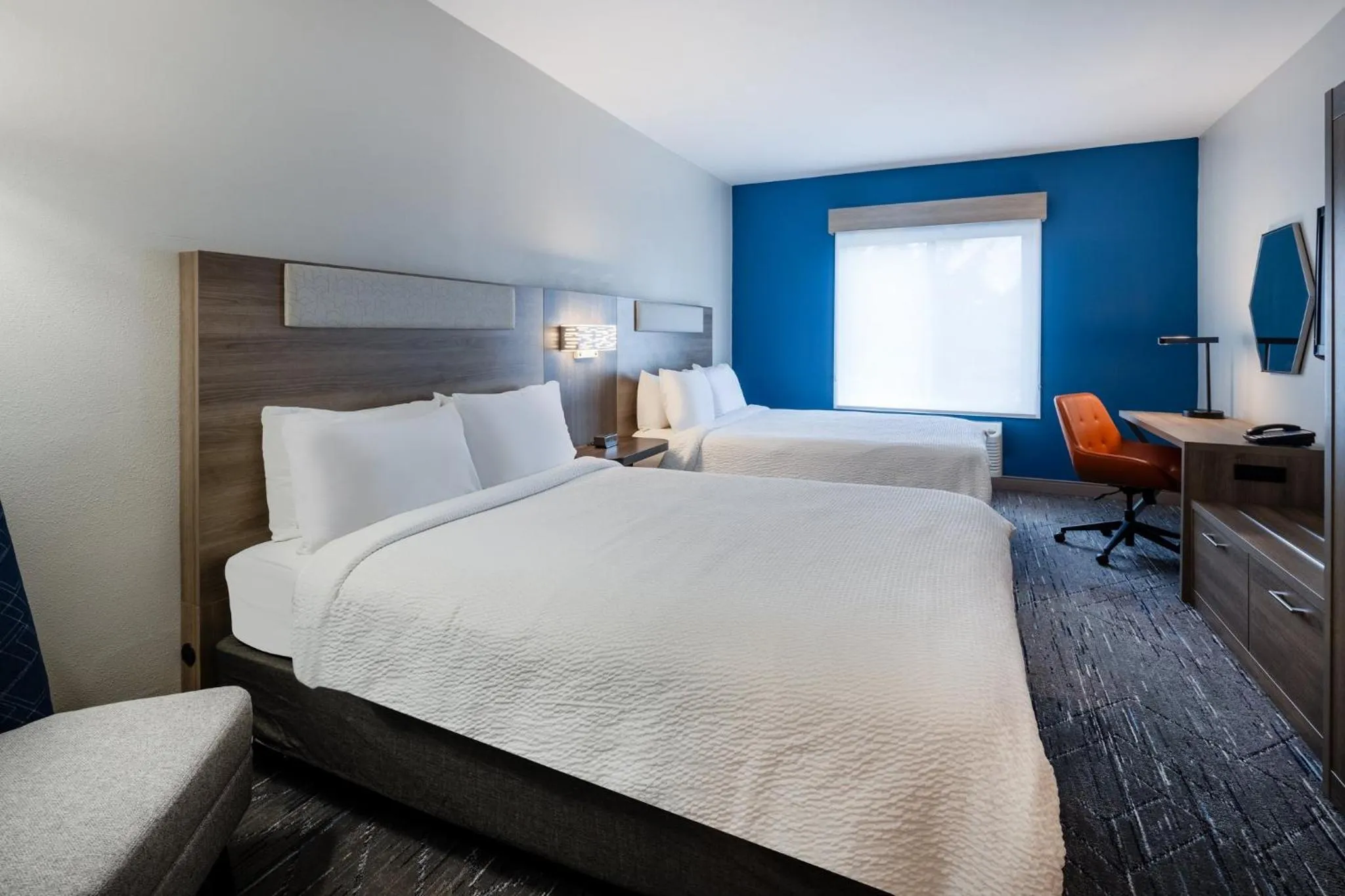 Photo of the whole room, Bed in Holiday Inn Express Vancouver North by IHG