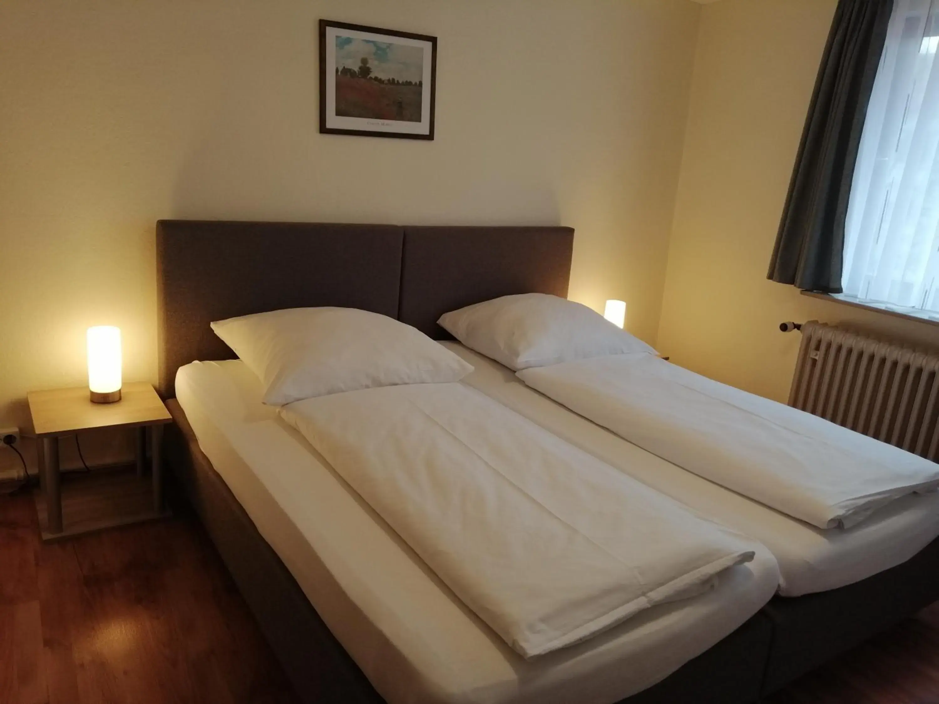 Standard Double Room with Bathroom in Hotel Garni Elisabeth Standard Double Room with Bathroom in Hotel Garni Elisabeth